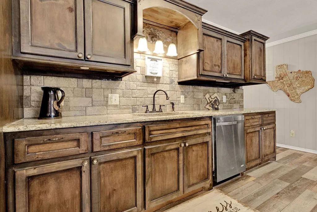 Single Family Residence For Sale in Smith County , 640 Northgate Drive, Hideaway, Texas 75771, 3 Bedroom, 3 Bathroom, 1 Garage spaces, 2,102 Sqft, built in 1985, mls#21384683, Real Estate Agent in Hideaway, Homes For Sale in Smith county, Homes For Sale in Hideaway, Realtor in Hideaway Texas, Real Estate Brokerage Independent Realty Texas, Luminita Cordes Realtor
