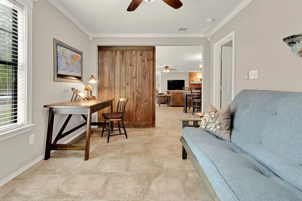 Single Family Residence For Sale in Smith County , 640 Northgate Drive, Hideaway, Texas 75771, 3 Bedroom, 3 Bathroom, 1 Garage spaces, 2,102 Sqft, built in 1985, mls#21384683, Real Estate Agent in Hideaway, Homes For Sale in Smith county, Homes For Sale in Hideaway, Realtor in Hideaway Texas, Real Estate Brokerage Independent Realty Texas, Luminita Cordes Realtor