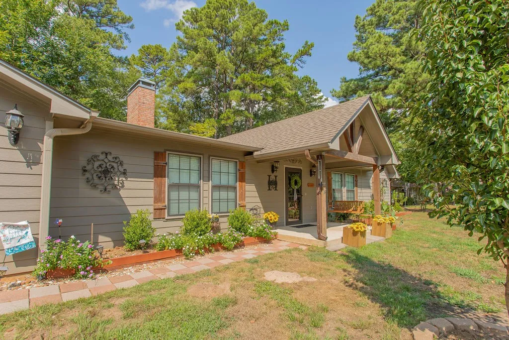 Single Family Residence For Sale in Smith County , 640 Northgate Drive, Hideaway, Texas 75771, 3 Bedroom, 3 Bathroom, 1 Garage spaces, 2,102 Sqft, built in 1985, mls#21384683, Real Estate Agent in Hideaway, Homes For Sale in Smith county, Homes For Sale in Hideaway, Realtor in Hideaway Texas, Real Estate Brokerage Independent Realty Texas, Luminita Cordes Realtor