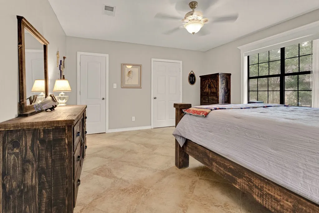 Single Family Residence For Sale in Smith County , 640 Northgate Drive, Hideaway, Texas 75771, 3 Bedroom, 3 Bathroom, 1 Garage spaces, 2,102 Sqft, built in 1985, mls#21384683, Real Estate Agent in Hideaway, Homes For Sale in Smith county, Homes For Sale in Hideaway, Realtor in Hideaway Texas, Real Estate Brokerage Independent Realty Texas, Luminita Cordes Realtor