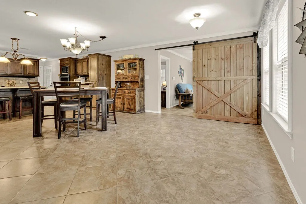 Single Family Residence For Sale in Smith County , 640 Northgate Drive, Hideaway, Texas 75771, 3 Bedroom, 3 Bathroom, 1 Garage spaces, 2,102 Sqft, built in 1985, mls#21384683, Real Estate Agent in Hideaway, Homes For Sale in Smith county, Homes For Sale in Hideaway, Realtor in Hideaway Texas, Real Estate Brokerage Independent Realty Texas, Luminita Cordes Realtor