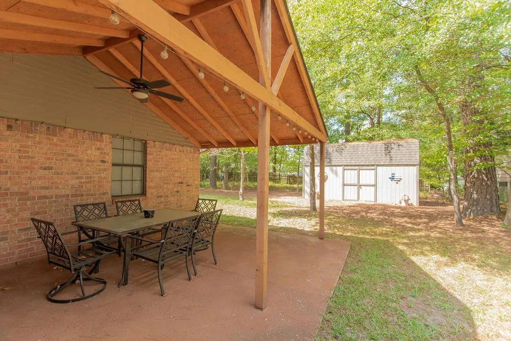 Single Family Residence For Sale in Smith County , 640 Northgate Drive, Hideaway, Texas 75771, 3 Bedroom, 3 Bathroom, 1 Garage spaces, 2,102 Sqft, built in 1985, mls#21384683, Real Estate Agent in Hideaway, Homes For Sale in Smith county, Homes For Sale in Hideaway, Realtor in Hideaway Texas, Real Estate Brokerage Independent Realty Texas, Luminita Cordes Realtor