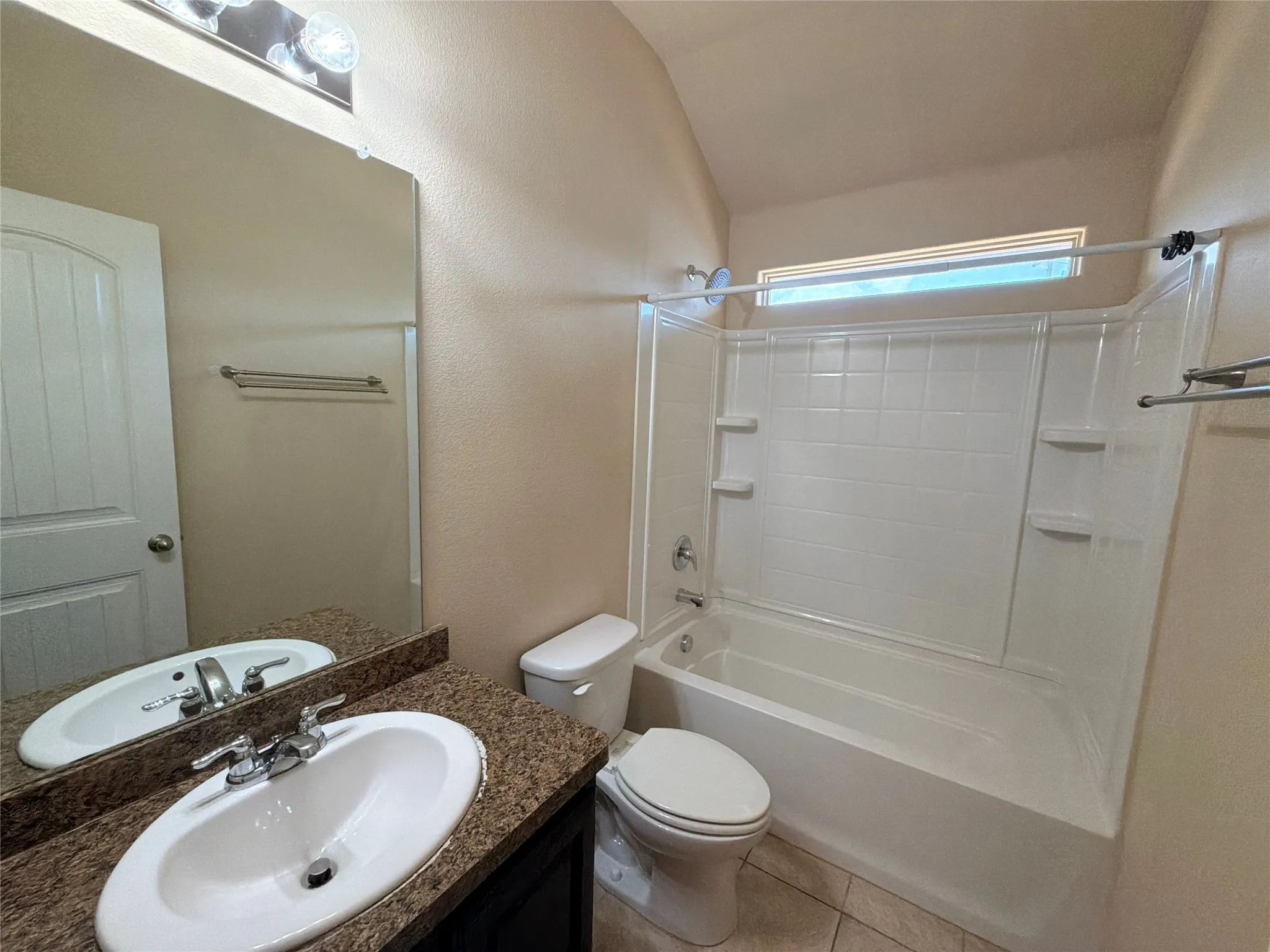 Single Family Residence For Rent in Tarrant County , 1137 Colchester Court, Fort Worth, Texas 76134, 5 Bedroom, 4 Bathroom, 2 Garage spaces, 2,314 Sqft, built in 2016, mls#21384686, Real Estate Agent in Fort Worth, Homes For Rent in Tarrant county, Homes For Rent in Fort Worth, Realtor in Fort Worth Texas, Real Estate Brokerage Independent Realty Texas, Luminita Cordes Realtor