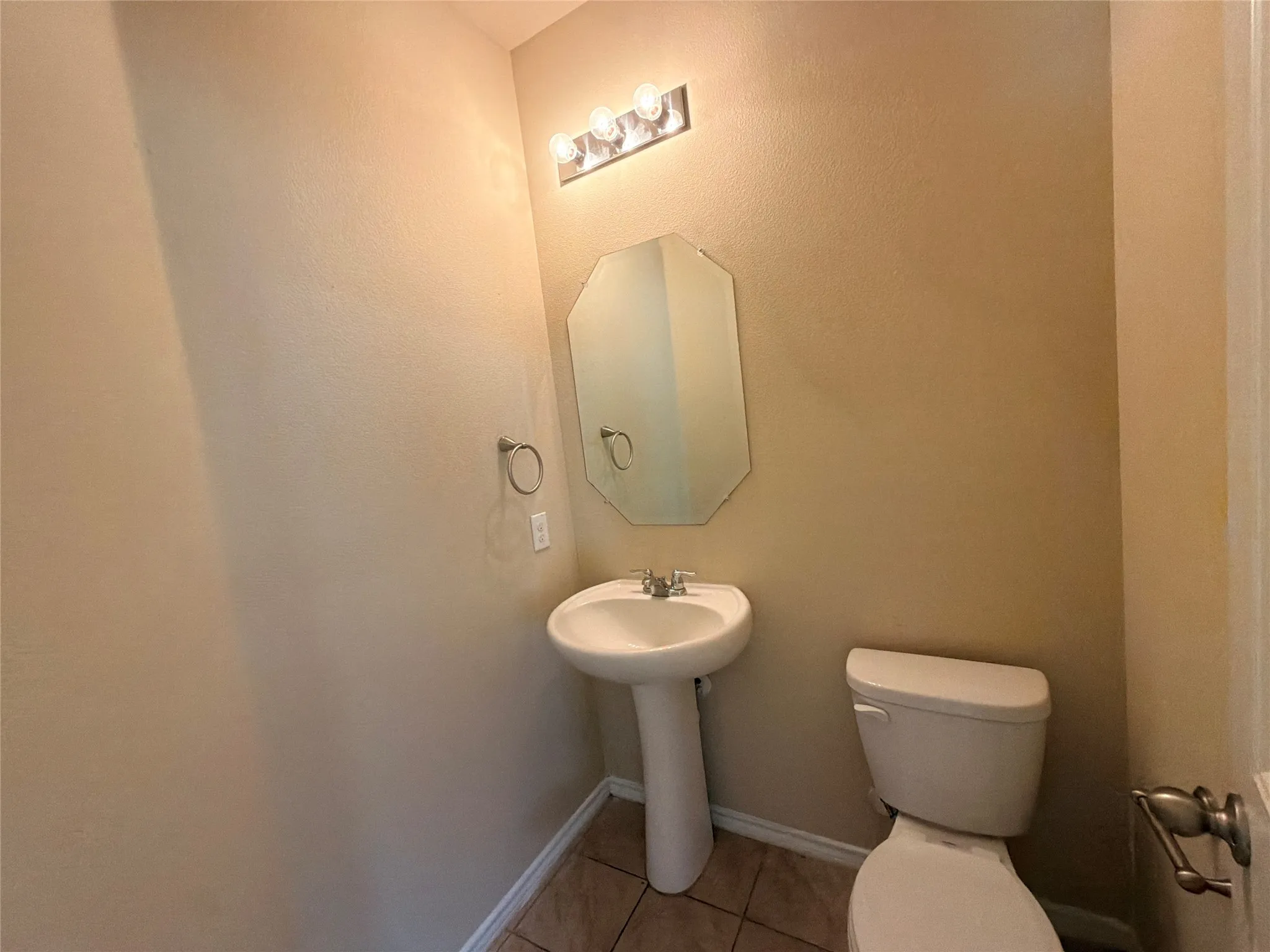 Single Family Residence For Rent in Tarrant County , 1137 Colchester Court, Fort Worth, Texas 76134, 5 Bedroom, 4 Bathroom, 2 Garage spaces, 2,314 Sqft, built in 2016, mls#21384686, Real Estate Agent in Fort Worth, Homes For Rent in Tarrant county, Homes For Rent in Fort Worth, Realtor in Fort Worth Texas, Real Estate Brokerage Independent Realty Texas, Luminita Cordes Realtor