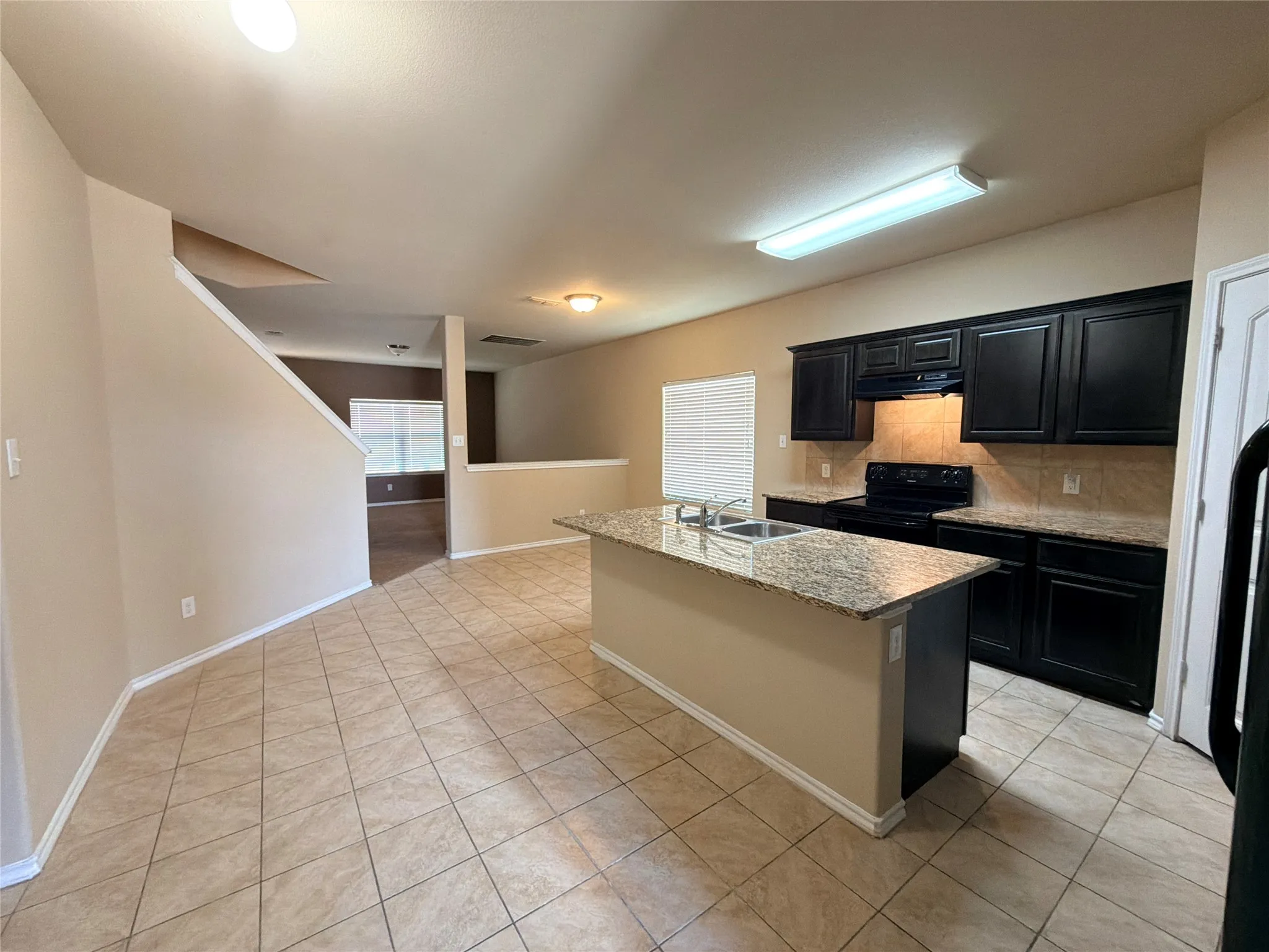 Single Family Residence For Rent in Tarrant County , 1137 Colchester Court, Fort Worth, Texas 76134, 5 Bedroom, 4 Bathroom, 2 Garage spaces, 2,314 Sqft, built in 2016, mls#21384686, Real Estate Agent in Fort Worth, Homes For Rent in Tarrant county, Homes For Rent in Fort Worth, Realtor in Fort Worth Texas, Real Estate Brokerage Independent Realty Texas, Luminita Cordes Realtor