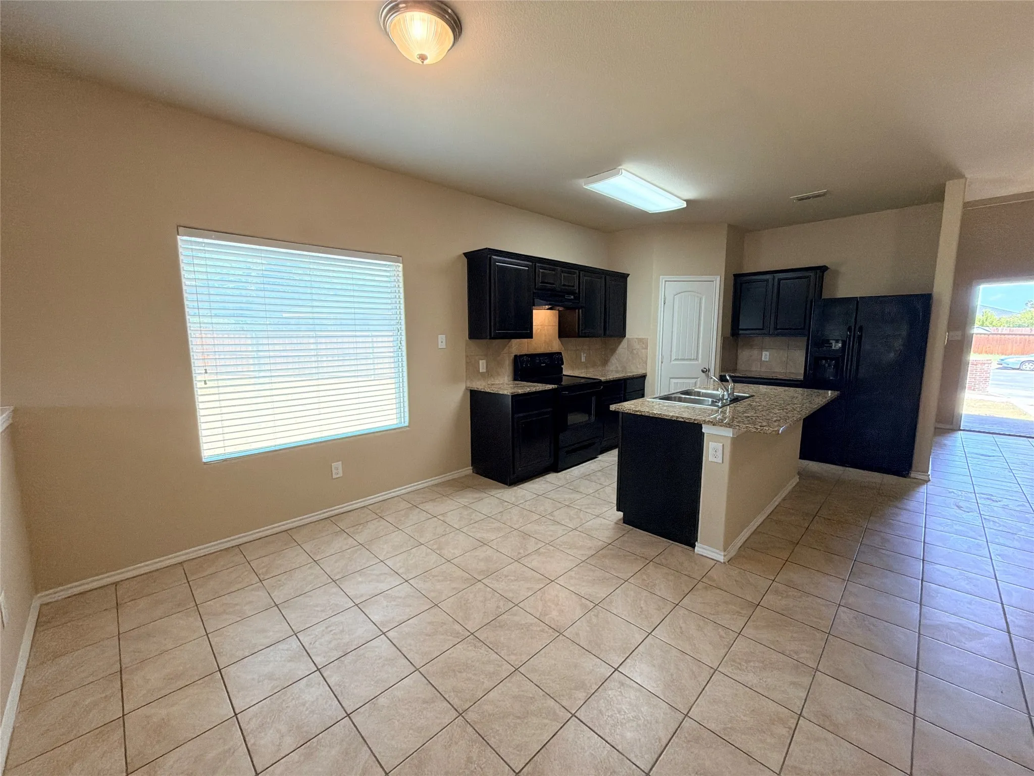 Single Family Residence For Rent in Tarrant County , 1137 Colchester Court, Fort Worth, Texas 76134, 5 Bedroom, 4 Bathroom, 2 Garage spaces, 2,314 Sqft, built in 2016, mls#21384686, Real Estate Agent in Fort Worth, Homes For Rent in Tarrant county, Homes For Rent in Fort Worth, Realtor in Fort Worth Texas, Real Estate Brokerage Independent Realty Texas, Luminita Cordes Realtor