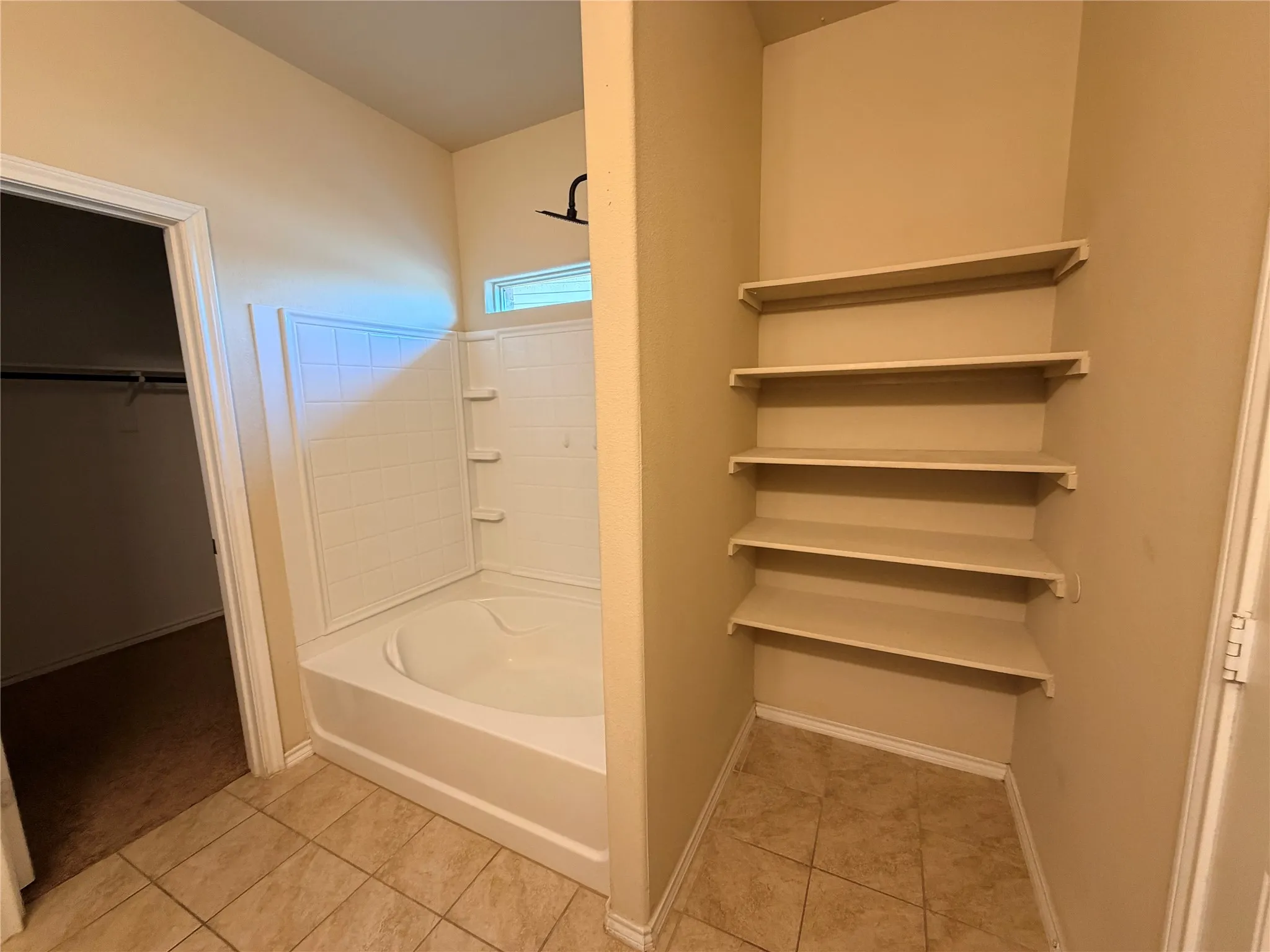 Single Family Residence For Rent in Tarrant County , 1137 Colchester Court, Fort Worth, Texas 76134, 5 Bedroom, 4 Bathroom, 2 Garage spaces, 2,314 Sqft, built in 2016, mls#21384686, Real Estate Agent in Fort Worth, Homes For Rent in Tarrant county, Homes For Rent in Fort Worth, Realtor in Fort Worth Texas, Real Estate Brokerage Independent Realty Texas, Luminita Cordes Realtor
