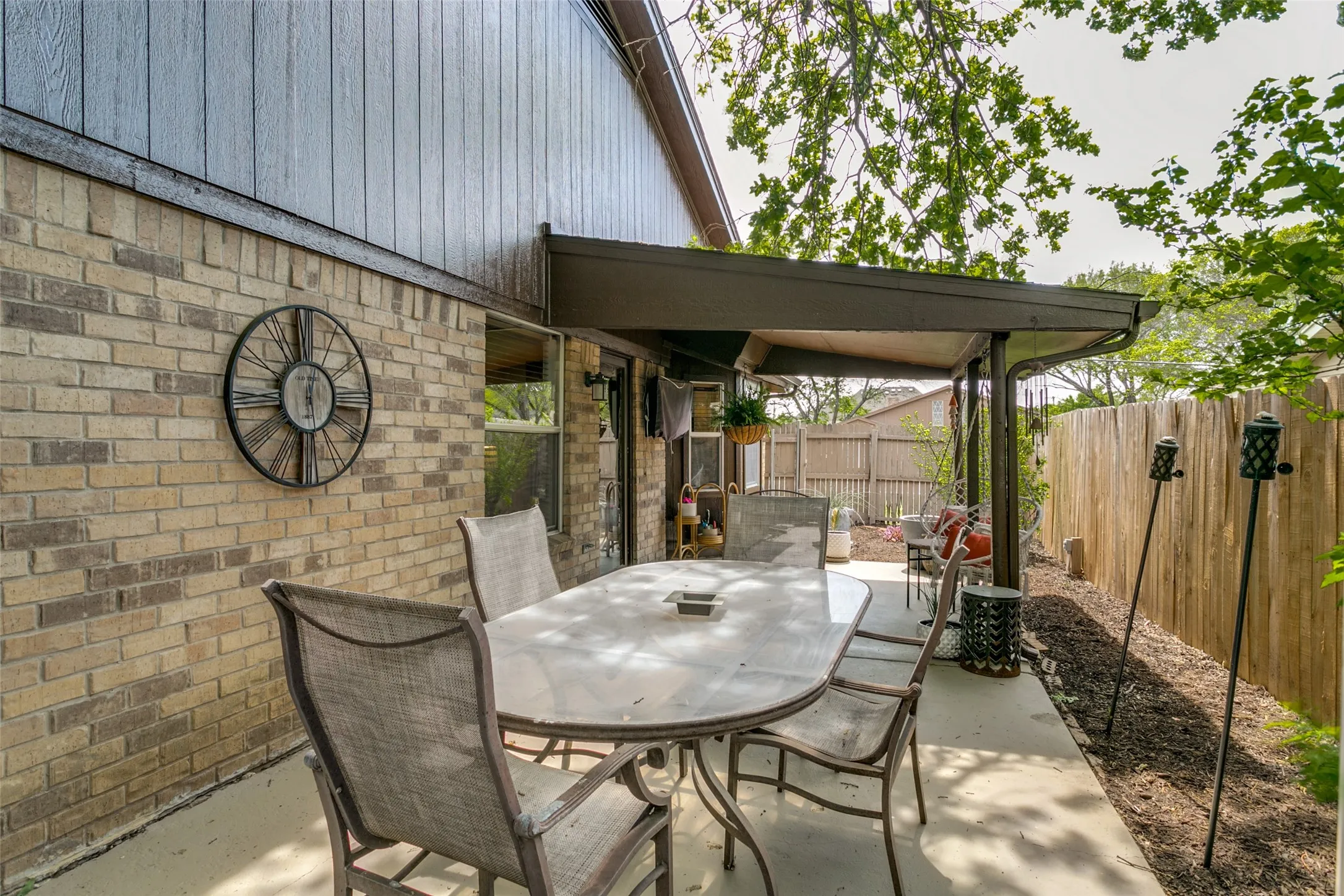 Single Family Residence For Sale in Tarrant County , 6917 Smithfield Road, North Richland Hills, Texas 76182, 3 Bedroom, 2 Bathroom, 2 Garage spaces, 1,507 Sqft, built in 1979, mls#21384687, Real Estate Agent in North Richland Hills, Homes For Sale in Tarrant county, Homes For Sale in North Richland Hills, Realtor in North Richland Hills Texas, Real Estate Brokerage Independent Realty Texas, Luminita Cordes Realtor