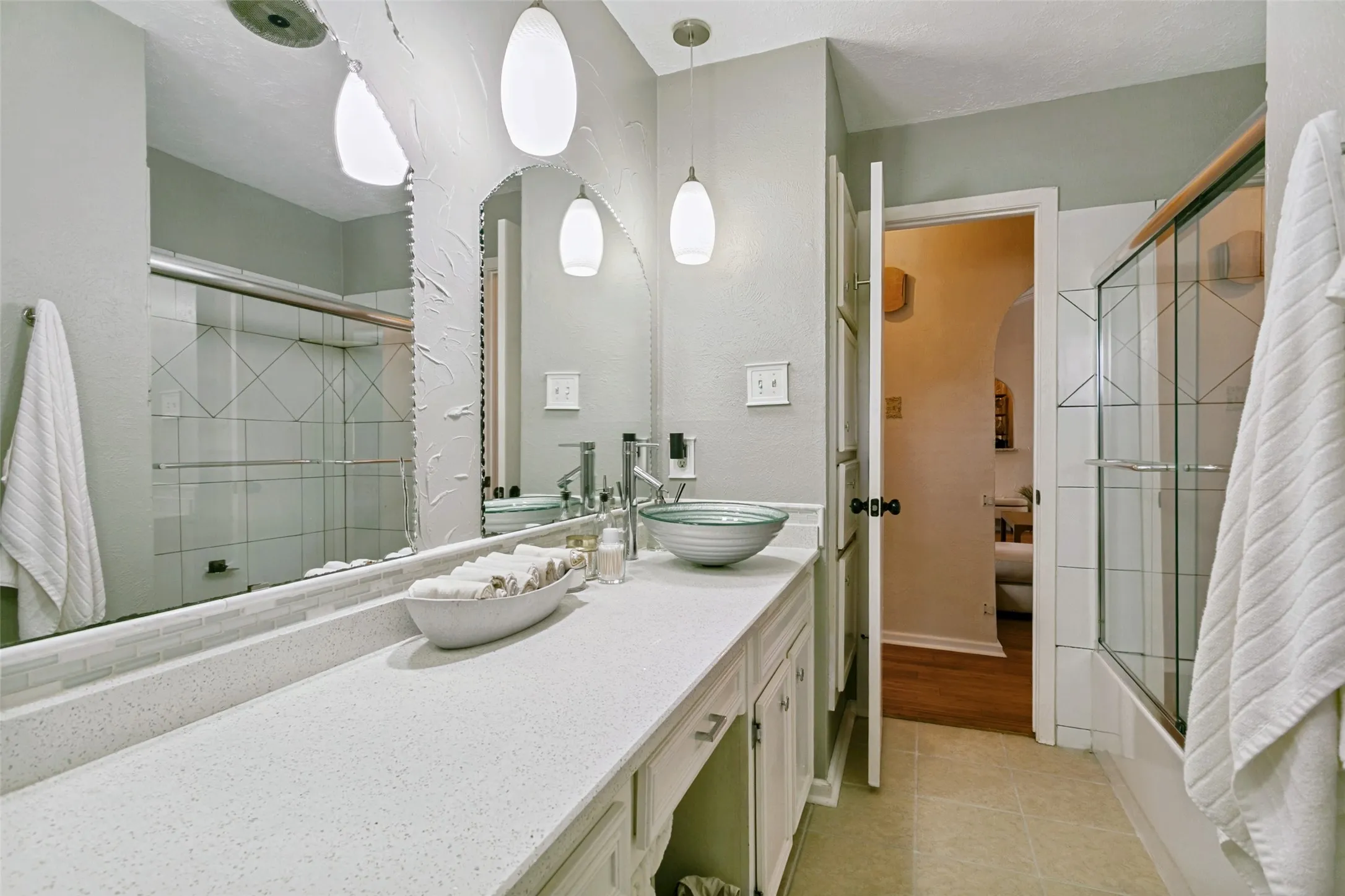Single Family Residence For Sale in Tarrant County , 6917 Smithfield Road, North Richland Hills, Texas 76182, 3 Bedroom, 2 Bathroom, 2 Garage spaces, 1,507 Sqft, built in 1979, mls#21384687, Real Estate Agent in North Richland Hills, Homes For Sale in Tarrant county, Homes For Sale in North Richland Hills, Realtor in North Richland Hills Texas, Real Estate Brokerage Independent Realty Texas, Luminita Cordes Realtor