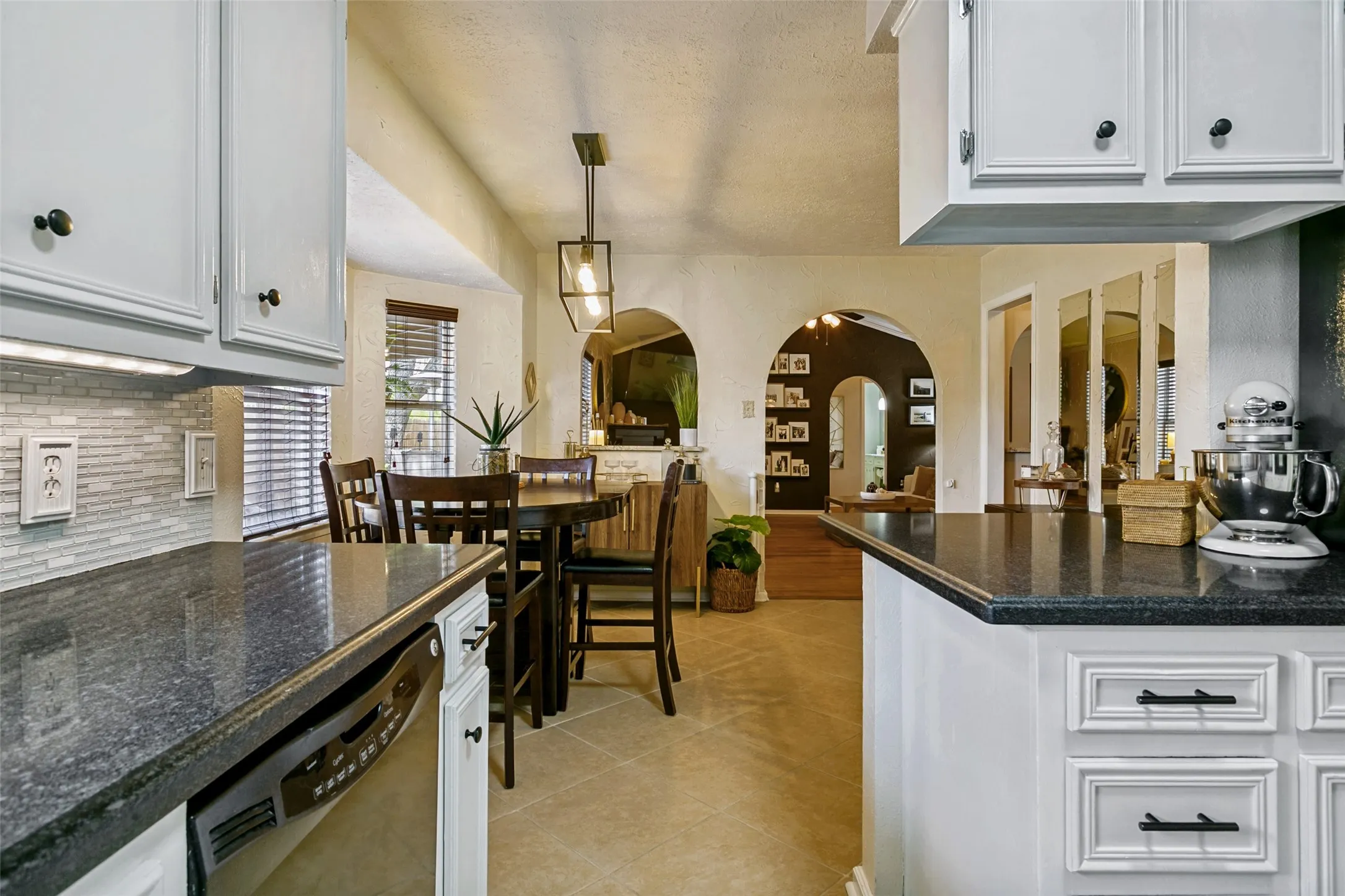 Single Family Residence For Sale in Tarrant County , 6917 Smithfield Road, North Richland Hills, Texas 76182, 3 Bedroom, 2 Bathroom, 2 Garage spaces, 1,507 Sqft, built in 1979, mls#21384687, Real Estate Agent in North Richland Hills, Homes For Sale in Tarrant county, Homes For Sale in North Richland Hills, Realtor in North Richland Hills Texas, Real Estate Brokerage Independent Realty Texas, Luminita Cordes Realtor