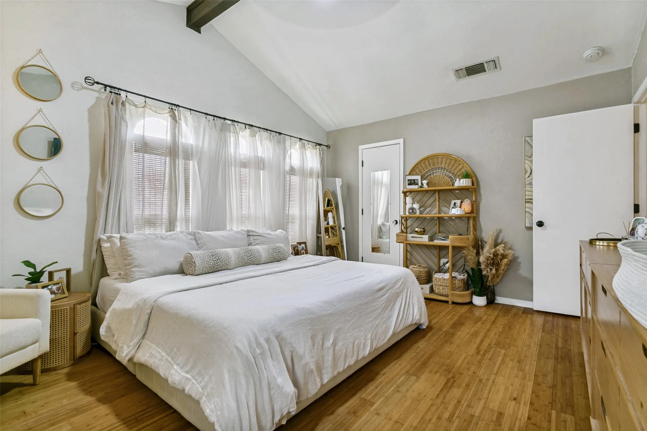 Single Family Residence For Sale in Tarrant County , 6917 Smithfield Road, North Richland Hills, Texas 76182, 3 Bedroom, 2 Bathroom, 2 Garage spaces, 1,507 Sqft, built in 1979, mls#21384687, Real Estate Agent in North Richland Hills, Homes For Sale in Tarrant county, Homes For Sale in North Richland Hills, Realtor in North Richland Hills Texas, Real Estate Brokerage Independent Realty Texas, Luminita Cordes Realtor