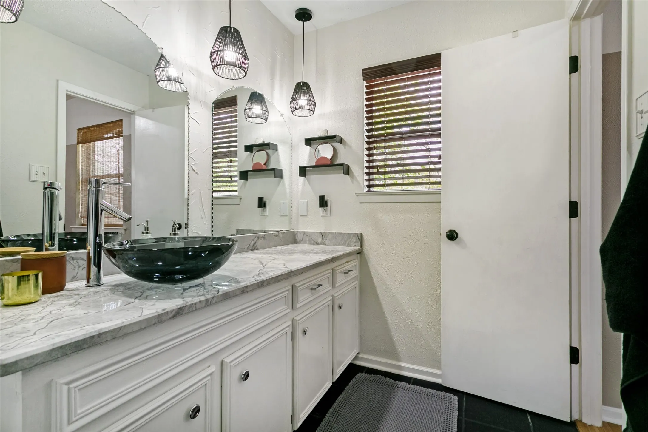 Single Family Residence For Sale in Tarrant County , 6917 Smithfield Road, North Richland Hills, Texas 76182, 3 Bedroom, 2 Bathroom, 2 Garage spaces, 1,507 Sqft, built in 1979, mls#21384687, Real Estate Agent in North Richland Hills, Homes For Sale in Tarrant county, Homes For Sale in North Richland Hills, Realtor in North Richland Hills Texas, Real Estate Brokerage Independent Realty Texas, Luminita Cordes Realtor