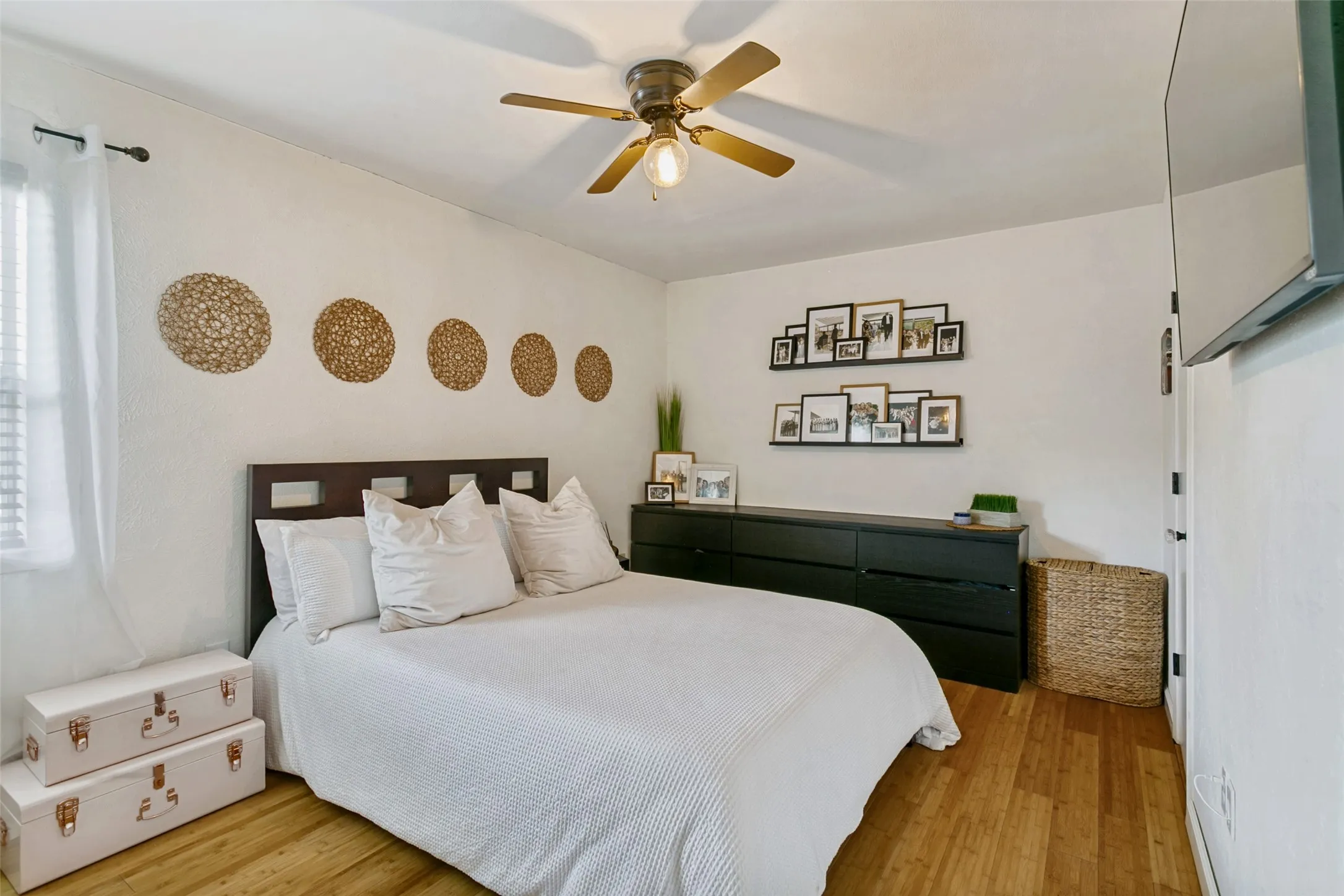 Single Family Residence For Sale in Tarrant County , 6917 Smithfield Road, North Richland Hills, Texas 76182, 3 Bedroom, 2 Bathroom, 2 Garage spaces, 1,507 Sqft, built in 1979, mls#21384687, Real Estate Agent in North Richland Hills, Homes For Sale in Tarrant county, Homes For Sale in North Richland Hills, Realtor in North Richland Hills Texas, Real Estate Brokerage Independent Realty Texas, Luminita Cordes Realtor