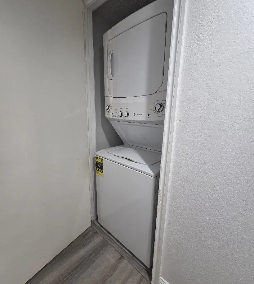 Condominium For Rent in Dallas County , 8545 Midpark Road 44, Dallas, Texas 75240, 2 Bedroom, 2 Bathroom, Garage spaces, 1,035 Sqft, built in 1982, mls#21384685, Real Estate Agent in Dallas, Homes For Rent in Dallas county, Homes For Rent in Dallas, Realtor in Dallas Texas, Real Estate Brokerage Independent Realty Texas, Luminita Cordes Realtor