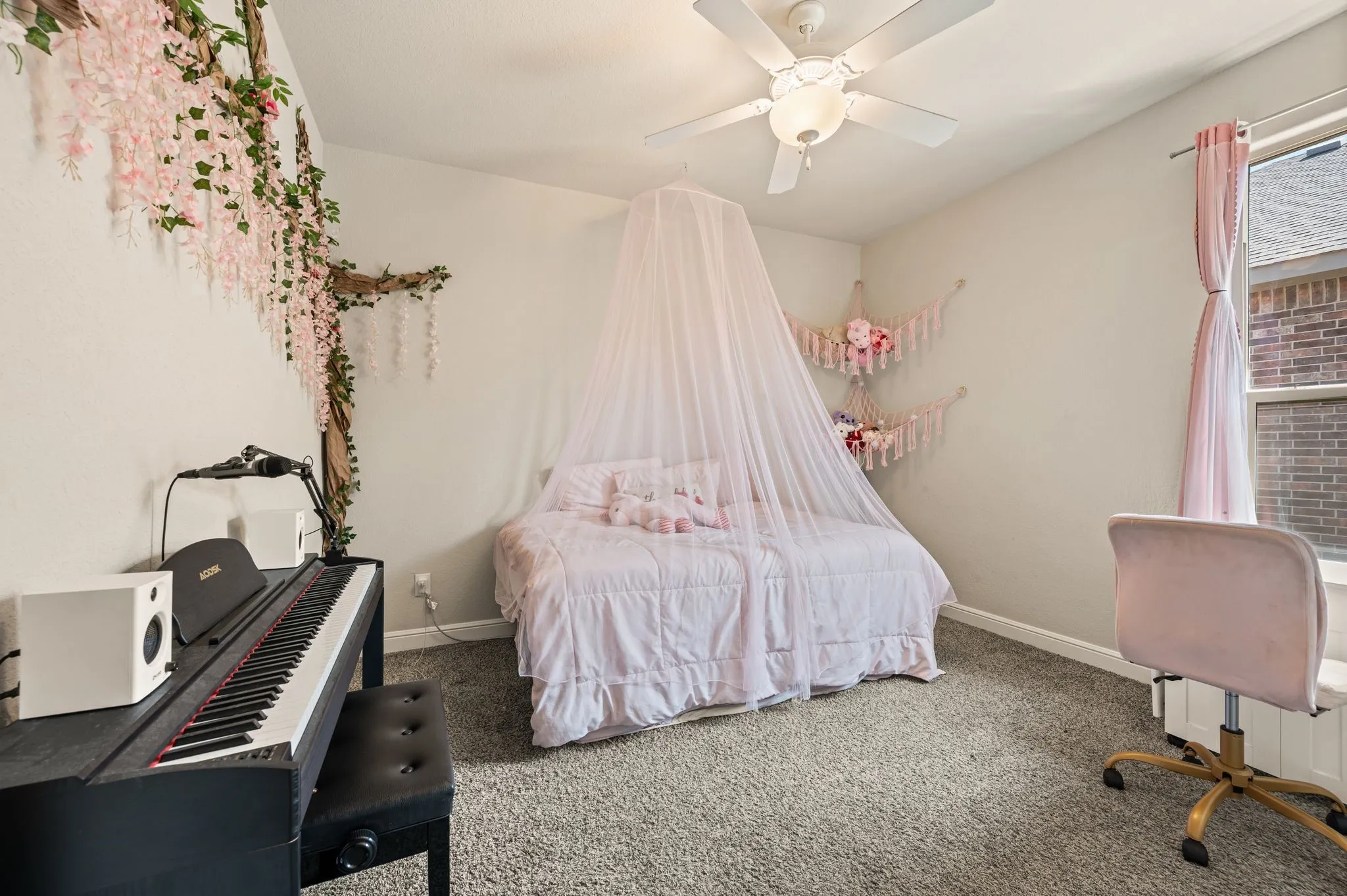 Single Family Residence For Sale in Wise County , 160 Tanager Drive, Rhome, Texas 76078, 5 Bedroom, 3 Bathroom, 2 Garage spaces, 2,141 Sqft, built in 2023, mls#21373646, Real Estate Agent in Rhome, Homes For Sale in Wise county, Homes For Sale in Rhome, Realtor in Rhome Texas, Real Estate Brokerage Independent Realty Texas, Luminita Cordes Realtor