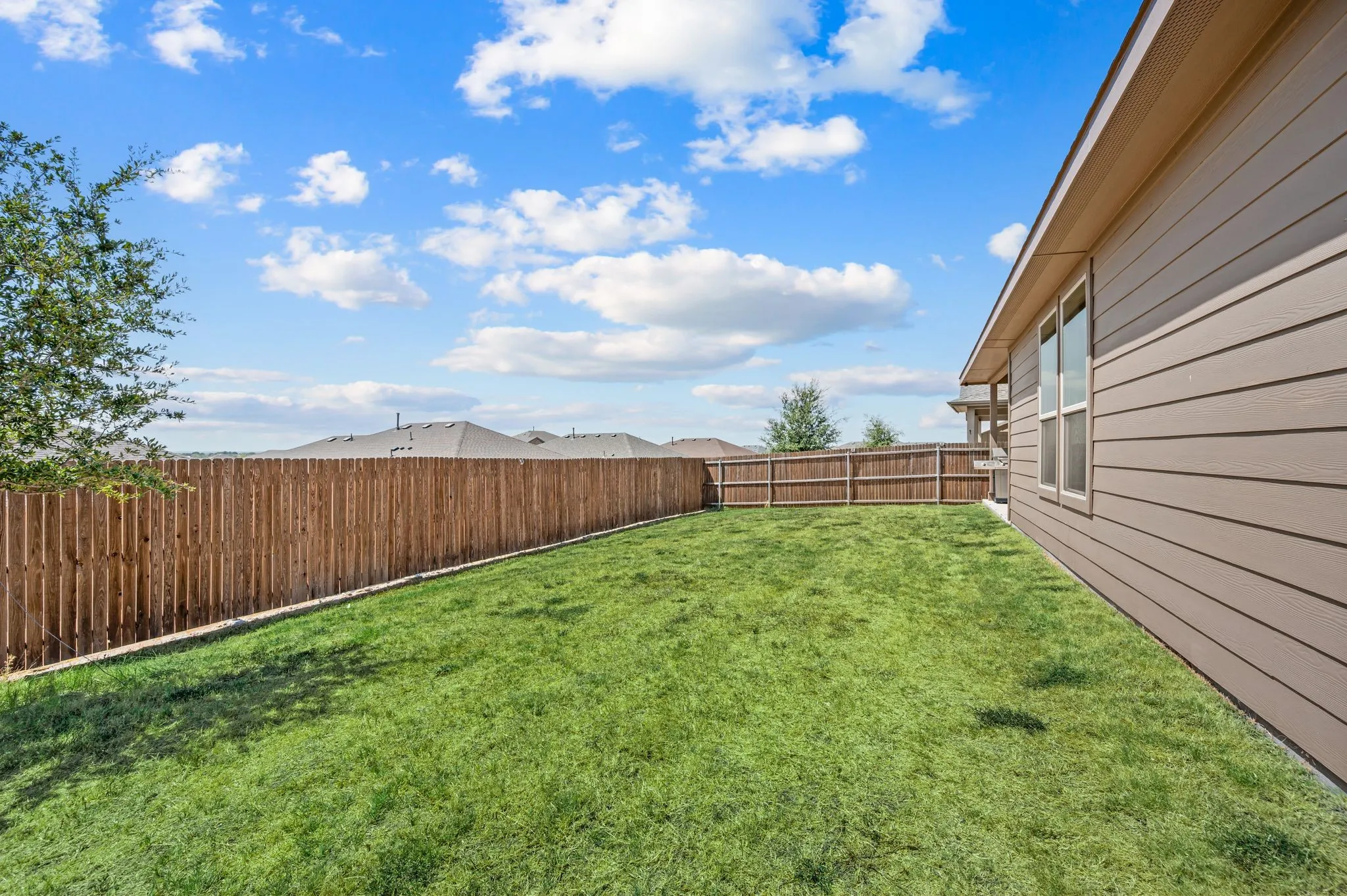 Single Family Residence For Sale in Wise County , 160 Tanager Drive, Rhome, Texas 76078, 5 Bedroom, 3 Bathroom, 2 Garage spaces, 2,141 Sqft, built in 2023, mls#21373646, Real Estate Agent in Rhome, Homes For Sale in Wise county, Homes For Sale in Rhome, Realtor in Rhome Texas, Real Estate Brokerage Independent Realty Texas, Luminita Cordes Realtor