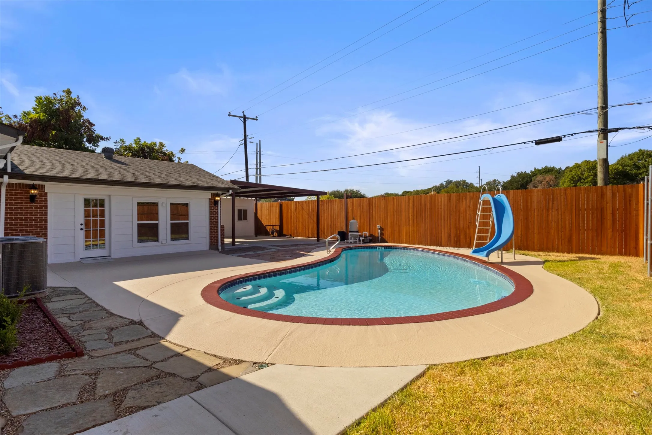 Single Family Residence For Sale in Dallas County , 1917 Provincetown Lane, Richardson, Texas 75080, 5 Bedroom, 3 Bathroom, Garage spaces, 2,526 Sqft, built in 1962, mls#21374210, Real Estate Agent in Richardson, Homes For Sale in Dallas county, Homes For Sale in Richardson, Realtor in Richardson Texas, Real Estate Brokerage Independent Realty Texas, Luminita Cordes Realtor