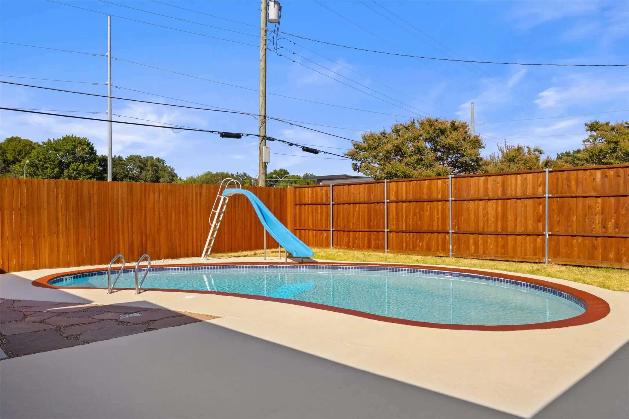 Single Family Residence For Sale in Dallas County , 1917 Provincetown Lane, Richardson, Texas 75080, 5 Bedroom, 3 Bathroom, Garage spaces, 2,526 Sqft, built in 1962, mls#21374210, Real Estate Agent in Richardson, Homes For Sale in Dallas county, Homes For Sale in Richardson, Realtor in Richardson Texas, Real Estate Brokerage Independent Realty Texas, Luminita Cordes Realtor