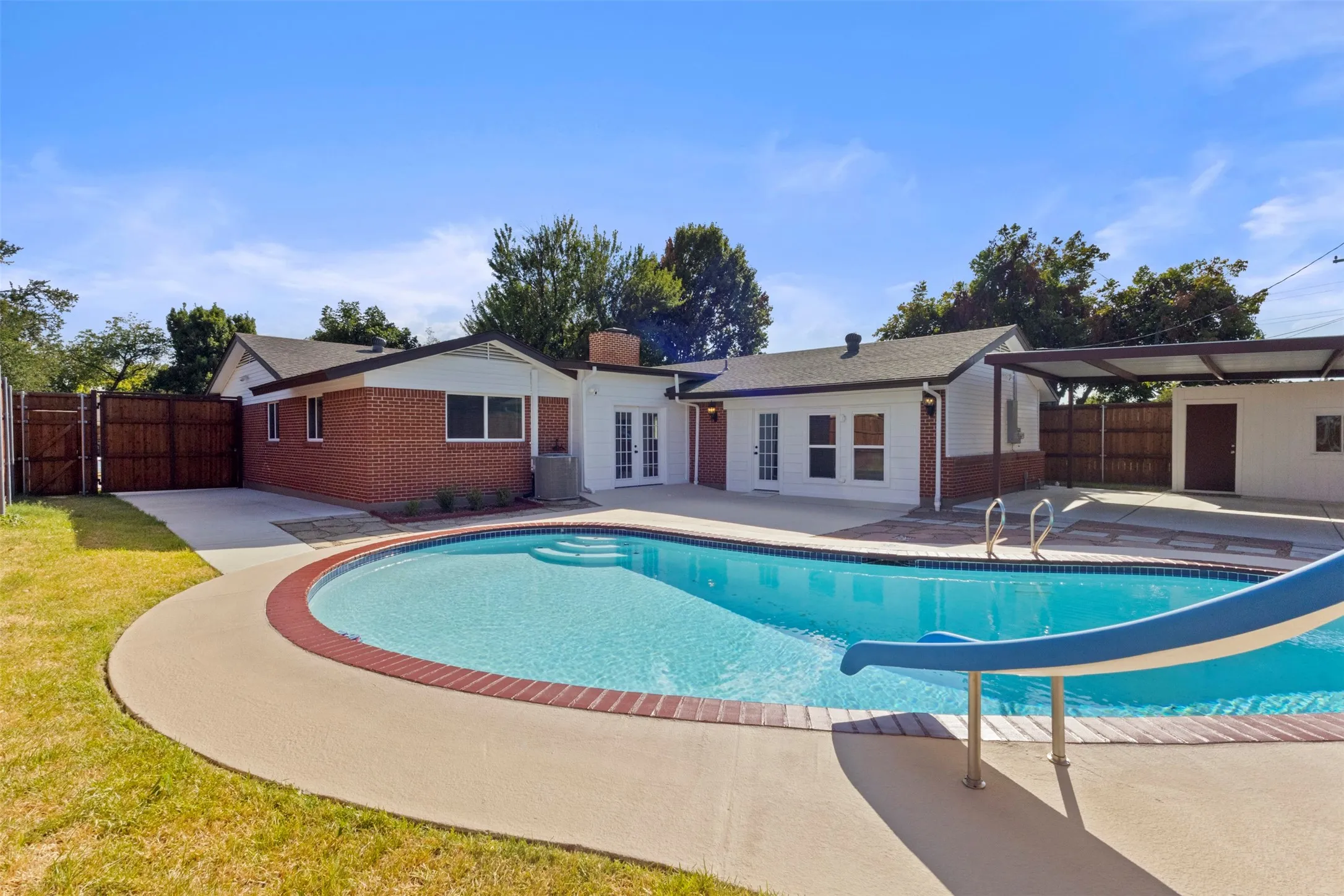 Single Family Residence For Sale in Dallas County , 1917 Provincetown Lane, Richardson, Texas 75080, 5 Bedroom, 3 Bathroom, Garage spaces, 2,526 Sqft, built in 1962, mls#21374210, Real Estate Agent in Richardson, Homes For Sale in Dallas county, Homes For Sale in Richardson, Realtor in Richardson Texas, Real Estate Brokerage Independent Realty Texas, Luminita Cordes Realtor