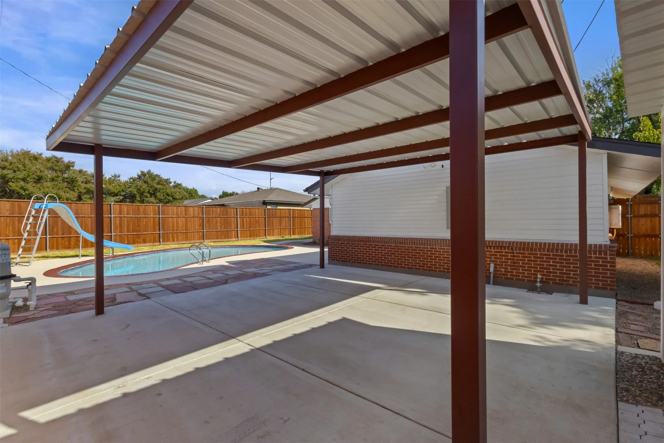 Single Family Residence For Sale in Dallas County , 1917 Provincetown Lane, Richardson, Texas 75080, 5 Bedroom, 3 Bathroom, Garage spaces, 2,526 Sqft, built in 1962, mls#21374210, Real Estate Agent in Richardson, Homes For Sale in Dallas county, Homes For Sale in Richardson, Realtor in Richardson Texas, Real Estate Brokerage Independent Realty Texas, Luminita Cordes Realtor