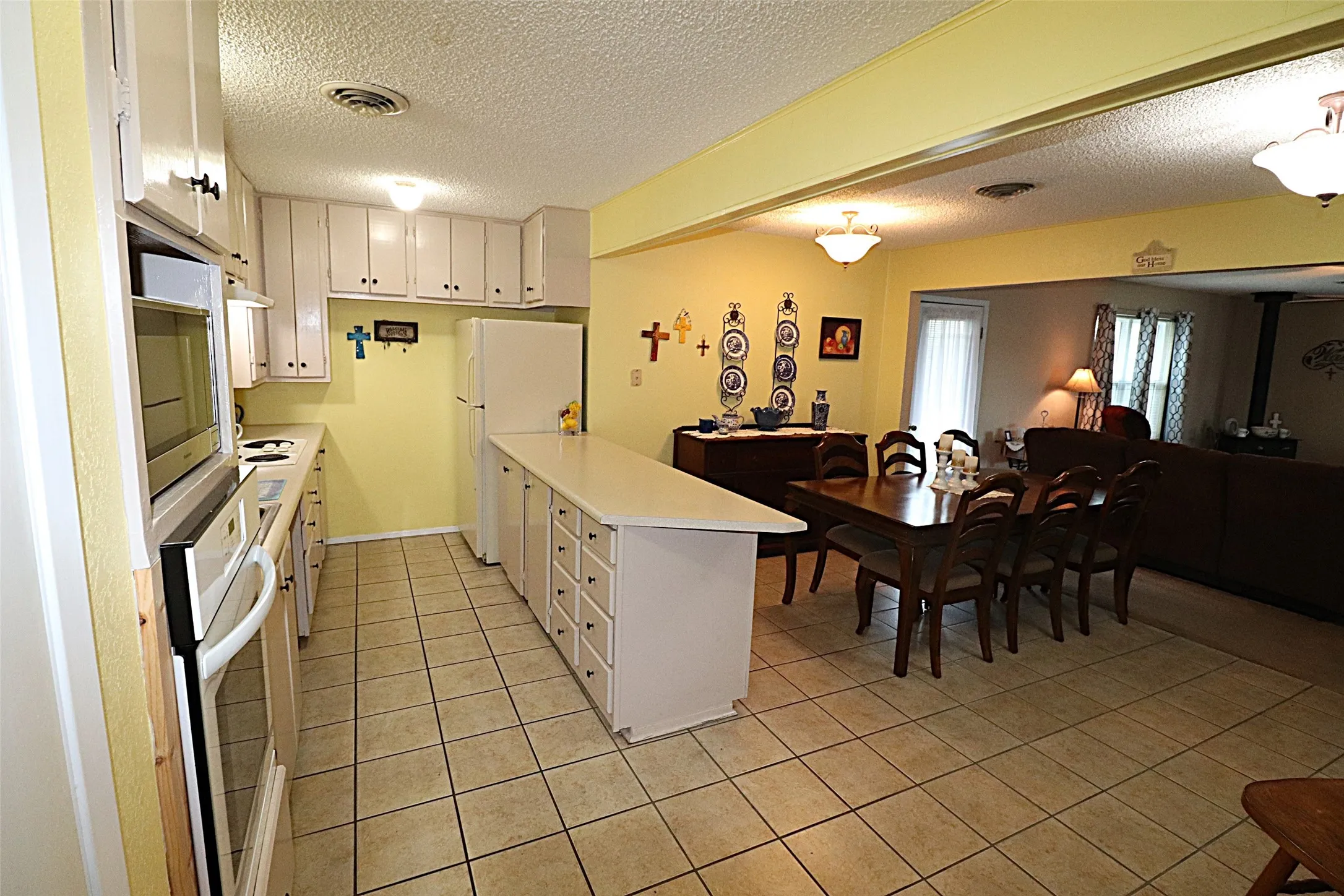 Single Family Residence For Sale in Jones County , 7126 FM 142, Stamford, Texas 79553, 4 Bedroom, 3 Bathroom, Garage spaces, 2,466 Sqft, built in 1969, mls#21383688, Real Estate Agent in Stamford, Homes For Sale in Jones county, Homes For Sale in Stamford, Realtor in Stamford Texas, Real Estate Brokerage Independent Realty Texas, Luminita Cordes Realtor