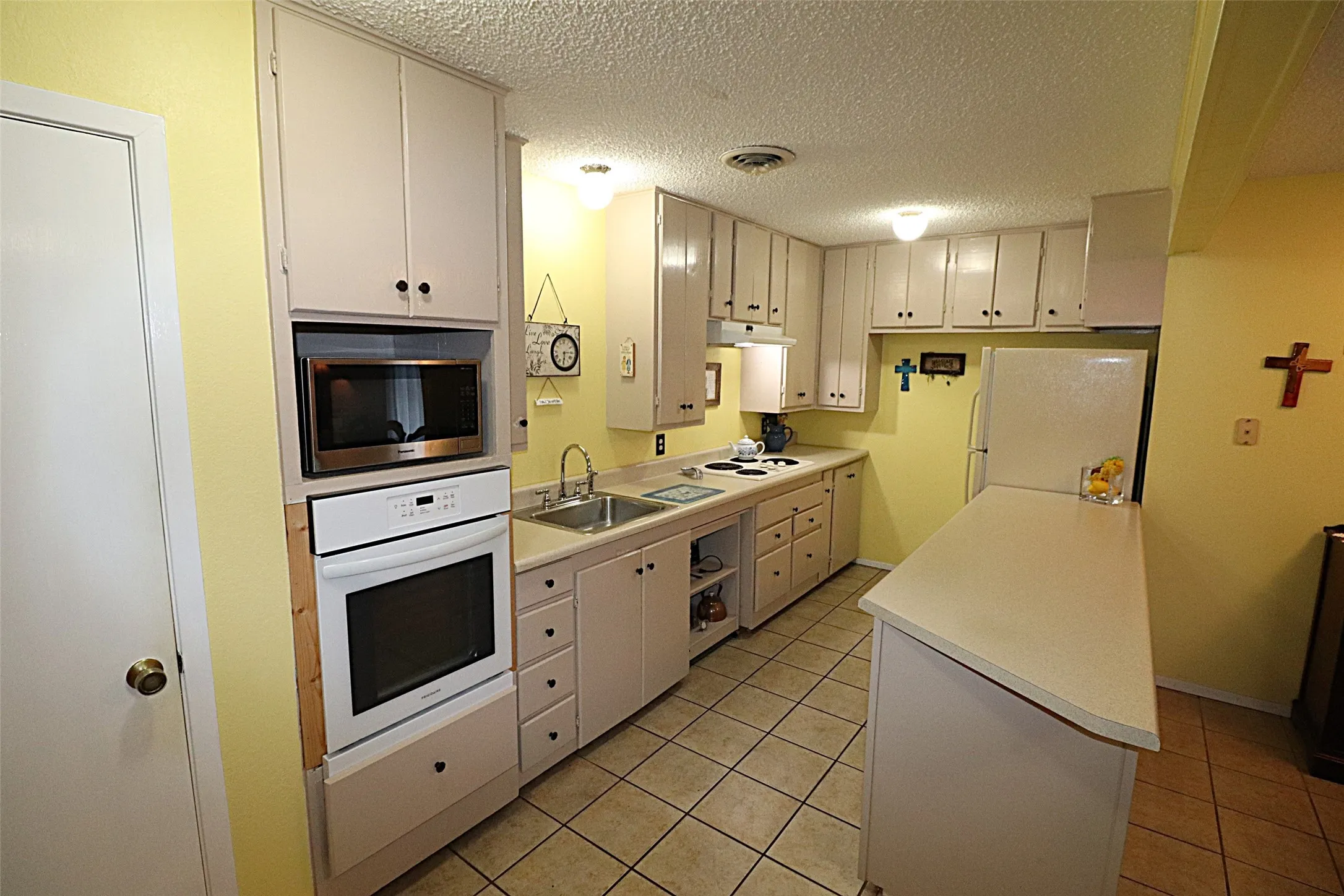 Single Family Residence For Sale in Jones County , 7126 FM 142, Stamford, Texas 79553, 4 Bedroom, 3 Bathroom, Garage spaces, 2,466 Sqft, built in 1969, mls#21383688, Real Estate Agent in Stamford, Homes For Sale in Jones county, Homes For Sale in Stamford, Realtor in Stamford Texas, Real Estate Brokerage Independent Realty Texas, Luminita Cordes Realtor