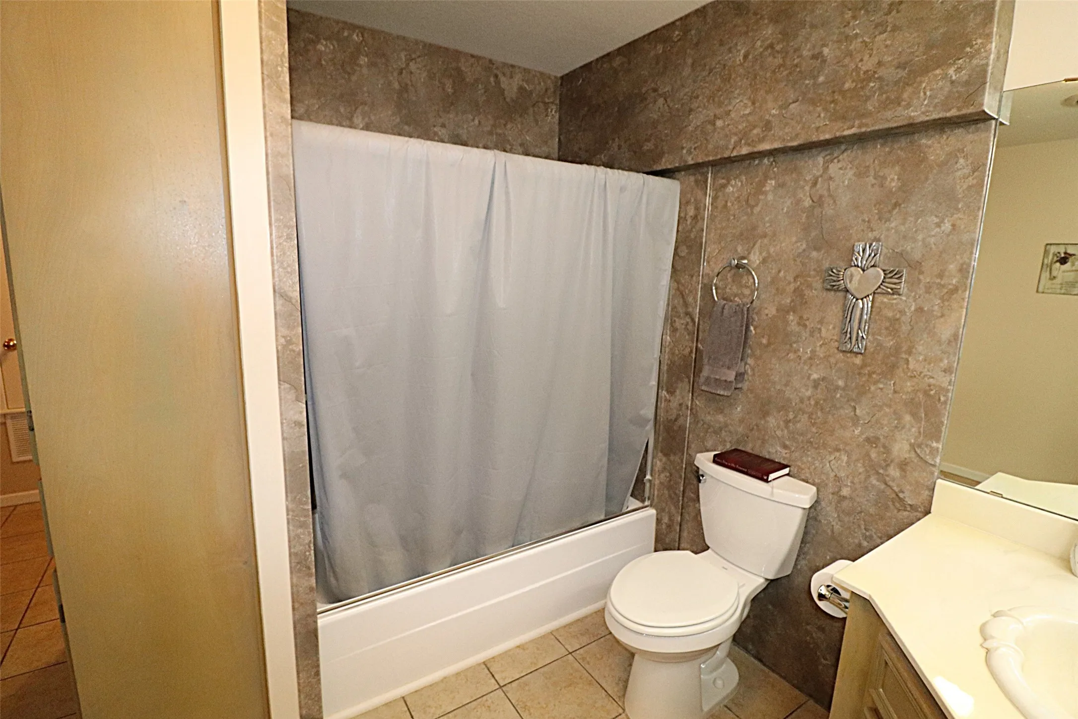 Single Family Residence For Sale in Jones County , 7126 FM 142, Stamford, Texas 79553, 4 Bedroom, 3 Bathroom, Garage spaces, 2,466 Sqft, built in 1969, mls#21383688, Real Estate Agent in Stamford, Homes For Sale in Jones county, Homes For Sale in Stamford, Realtor in Stamford Texas, Real Estate Brokerage Independent Realty Texas, Luminita Cordes Realtor