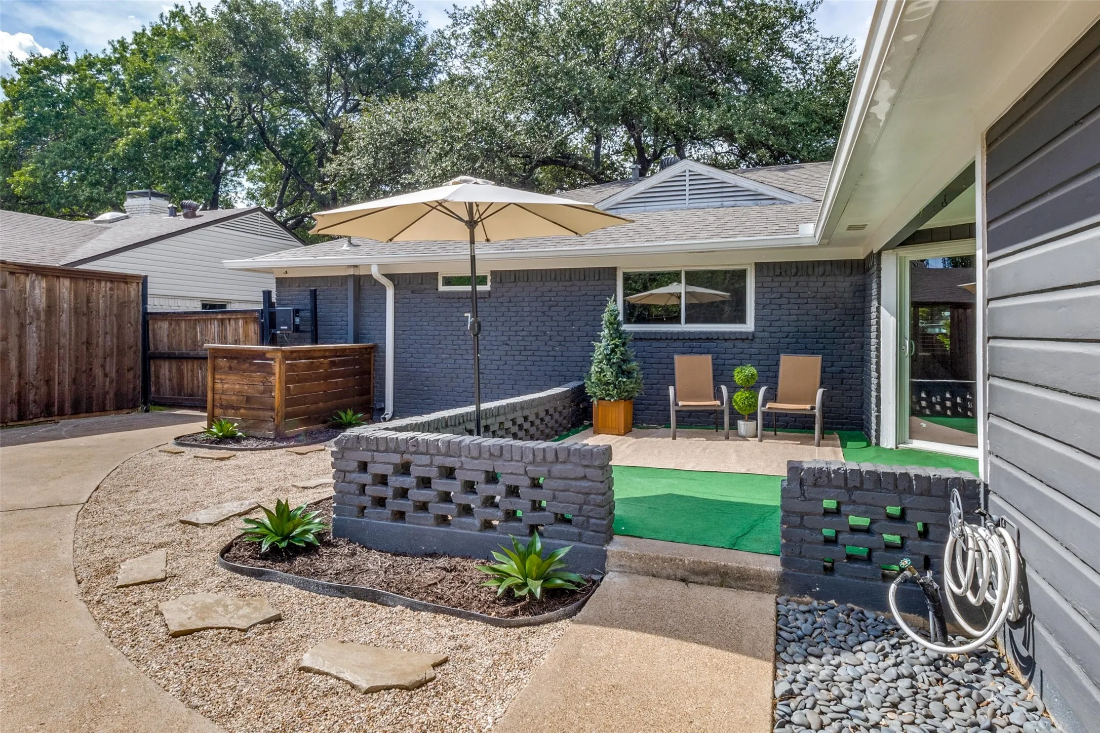 Single Family Residence For Sale in Dallas County , 7054 Arboreal Drive, Dallas, Texas 75231, 3 Bedroom, 3 Bathroom, 2 Garage spaces, 2,236 Sqft, built in 1963, mls#21382961, Real Estate Agent in Dallas, Homes For Sale in Dallas county, Homes For Sale in Dallas, Realtor in Dallas Texas, Real Estate Brokerage Independent Realty Texas, Luminita Cordes Realtor