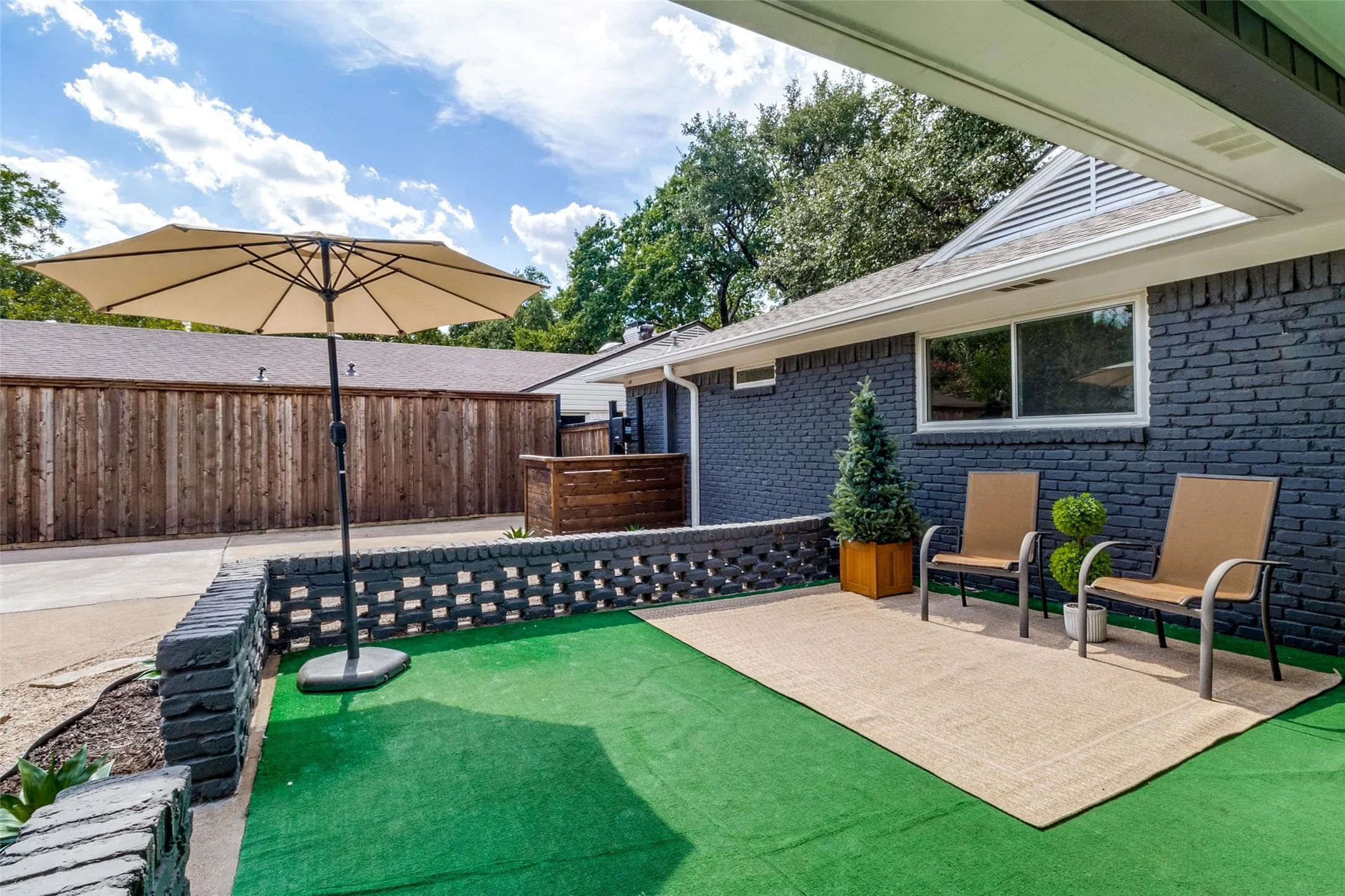 Single Family Residence For Sale in Dallas County , 7054 Arboreal Drive, Dallas, Texas 75231, 3 Bedroom, 3 Bathroom, 2 Garage spaces, 2,236 Sqft, built in 1963, mls#21382961, Real Estate Agent in Dallas, Homes For Sale in Dallas county, Homes For Sale in Dallas, Realtor in Dallas Texas, Real Estate Brokerage Independent Realty Texas, Luminita Cordes Realtor