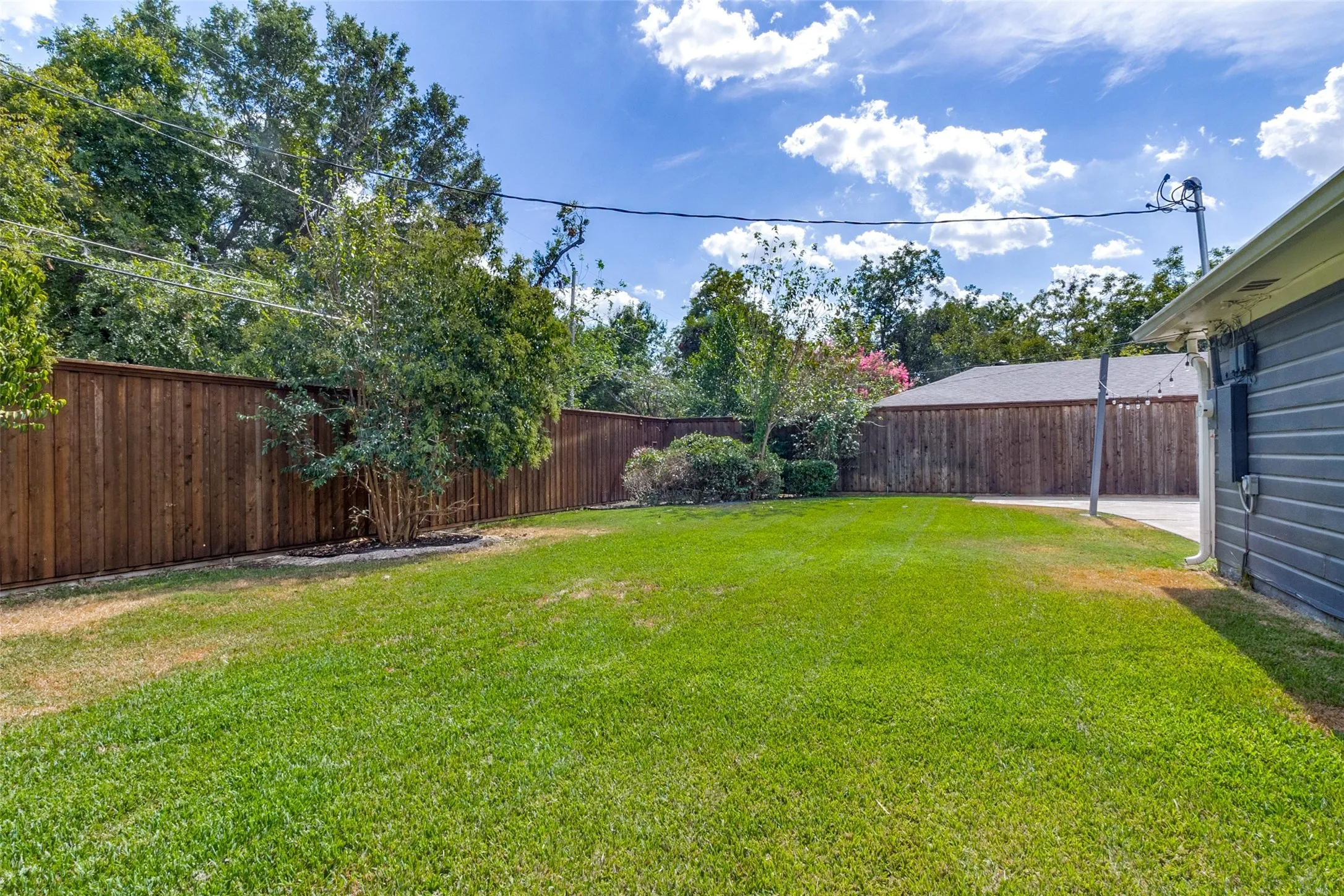 Single Family Residence For Sale in Dallas County , 7054 Arboreal Drive, Dallas, Texas 75231, 3 Bedroom, 3 Bathroom, 2 Garage spaces, 2,236 Sqft, built in 1963, mls#21382961, Real Estate Agent in Dallas, Homes For Sale in Dallas county, Homes For Sale in Dallas, Realtor in Dallas Texas, Real Estate Brokerage Independent Realty Texas, Luminita Cordes Realtor