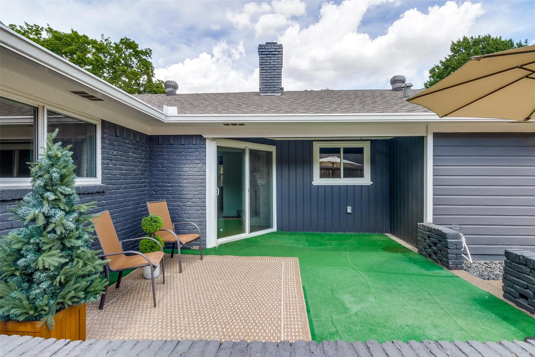 Single Family Residence For Sale in Dallas County , 7054 Arboreal Drive, Dallas, Texas 75231, 3 Bedroom, 3 Bathroom, 2 Garage spaces, 2,236 Sqft, built in 1963, mls#21382961, Real Estate Agent in Dallas, Homes For Sale in Dallas county, Homes For Sale in Dallas, Realtor in Dallas Texas, Real Estate Brokerage Independent Realty Texas, Luminita Cordes Realtor