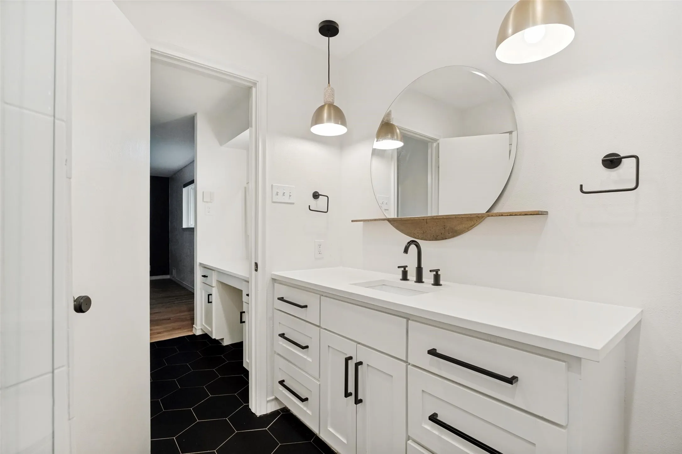 Single Family Residence For Sale in Dallas County , 7054 Arboreal Drive, Dallas, Texas 75231, 3 Bedroom, 3 Bathroom, 2 Garage spaces, 2,236 Sqft, built in 1963, mls#21382961, Real Estate Agent in Dallas, Homes For Sale in Dallas county, Homes For Sale in Dallas, Realtor in Dallas Texas, Real Estate Brokerage Independent Realty Texas, Luminita Cordes Realtor