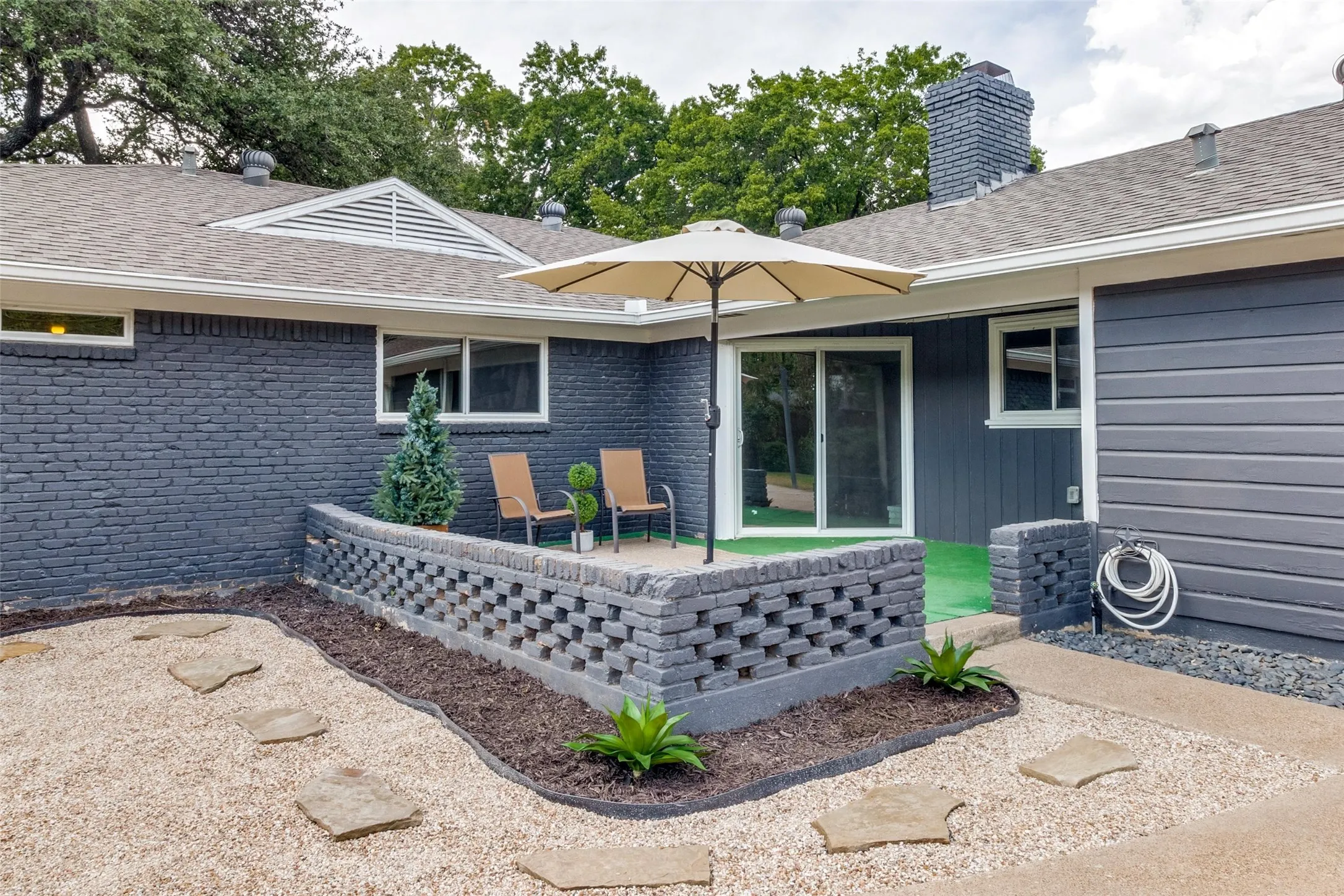 Single Family Residence For Sale in Dallas County , 7054 Arboreal Drive, Dallas, Texas 75231, 3 Bedroom, 3 Bathroom, 2 Garage spaces, 2,236 Sqft, built in 1963, mls#21382961, Real Estate Agent in Dallas, Homes For Sale in Dallas county, Homes For Sale in Dallas, Realtor in Dallas Texas, Real Estate Brokerage Independent Realty Texas, Luminita Cordes Realtor