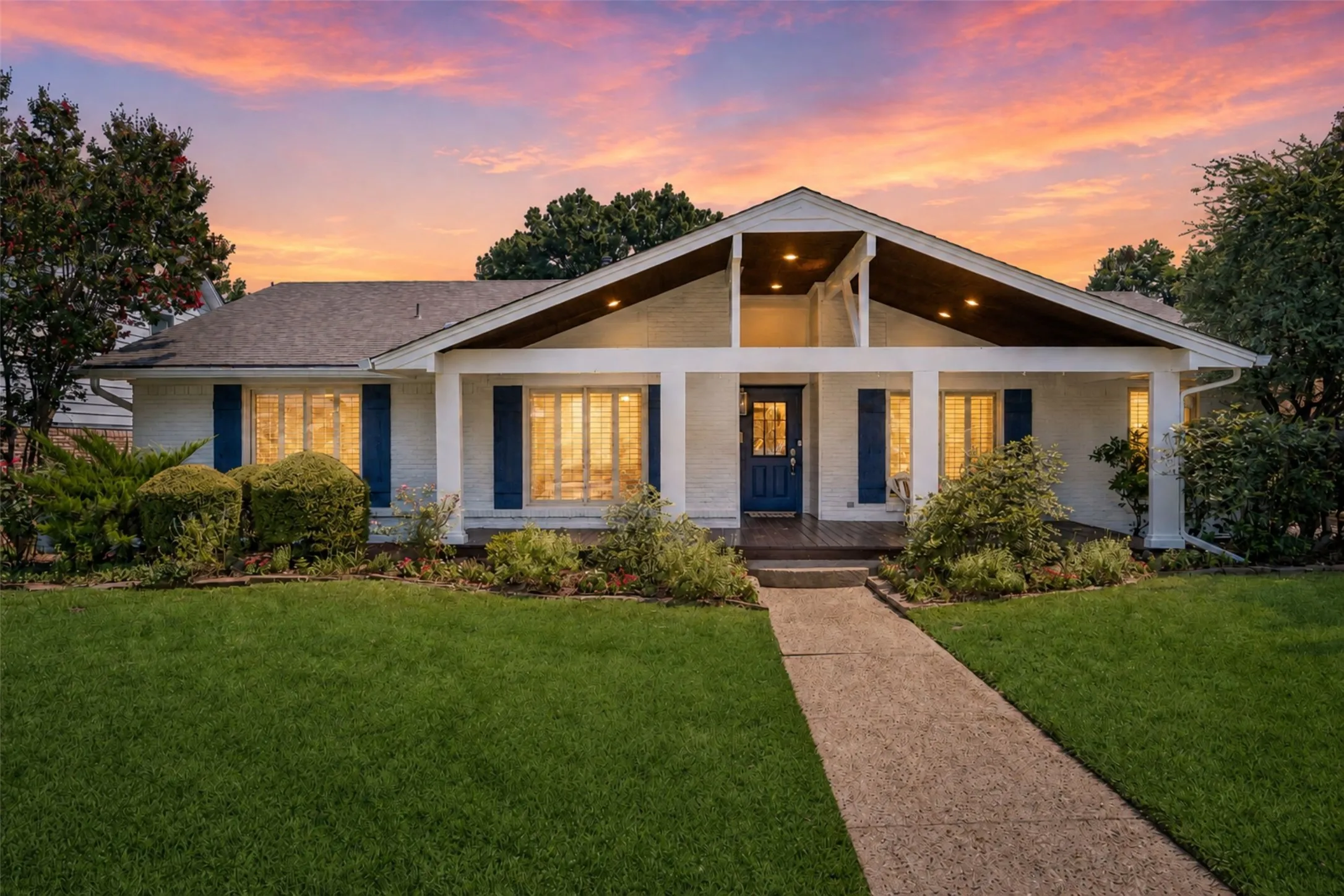 Single Family Residence For Sale in Dallas County , 9946 Vistadale Drive, Dallas, Texas 75238, 4 Bedroom, 3 Bathroom, 2 Garage spaces, 2,286 Sqft, built in 1966, mls#21382280, Real Estate Agent in Dallas, Homes For Sale in Dallas county, Homes For Sale in Dallas, Realtor in Dallas Texas, Real Estate Brokerage Independent Realty Texas, Luminita Cordes Realtor