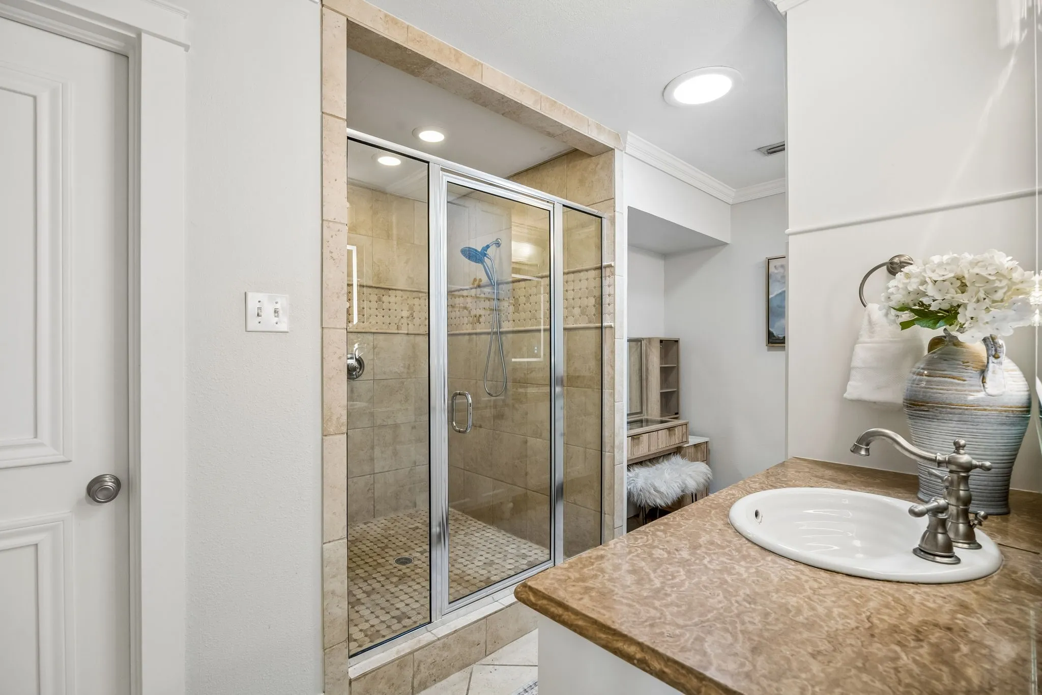 Single Family Residence For Sale in Dallas County , 9946 Vistadale Drive, Dallas, Texas 75238, 4 Bedroom, 3 Bathroom, 2 Garage spaces, 2,286 Sqft, built in 1966, mls#21382280, Real Estate Agent in Dallas, Homes For Sale in Dallas county, Homes For Sale in Dallas, Realtor in Dallas Texas, Real Estate Brokerage Independent Realty Texas, Luminita Cordes Realtor