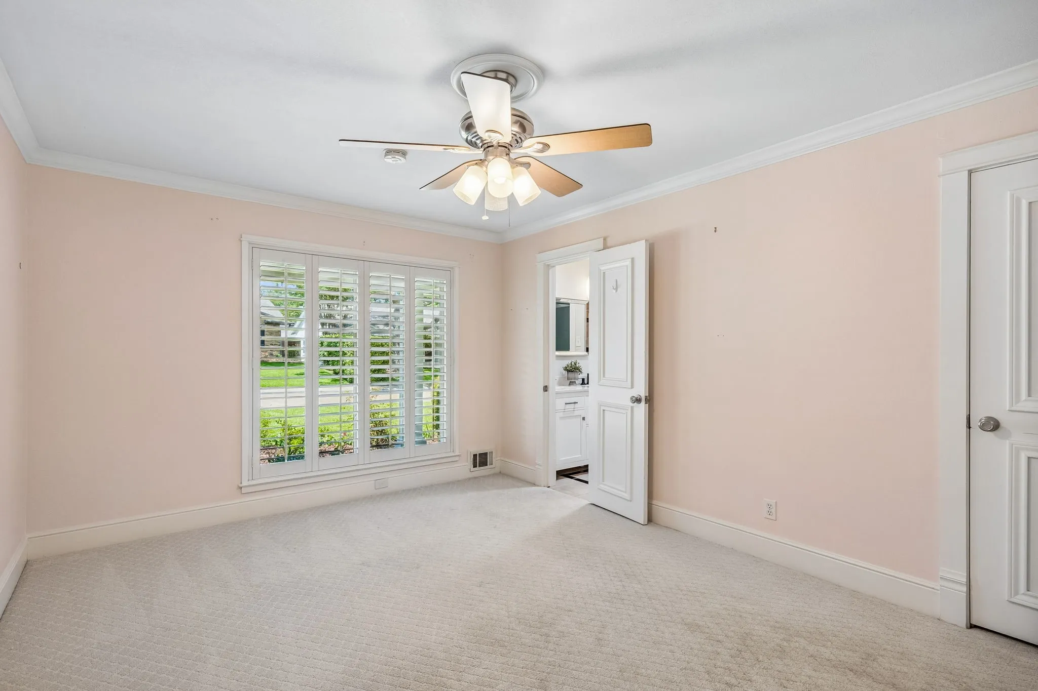 Single Family Residence For Sale in Dallas County , 9946 Vistadale Drive, Dallas, Texas 75238, 4 Bedroom, 3 Bathroom, 2 Garage spaces, 2,286 Sqft, built in 1966, mls#21382280, Real Estate Agent in Dallas, Homes For Sale in Dallas county, Homes For Sale in Dallas, Realtor in Dallas Texas, Real Estate Brokerage Independent Realty Texas, Luminita Cordes Realtor
