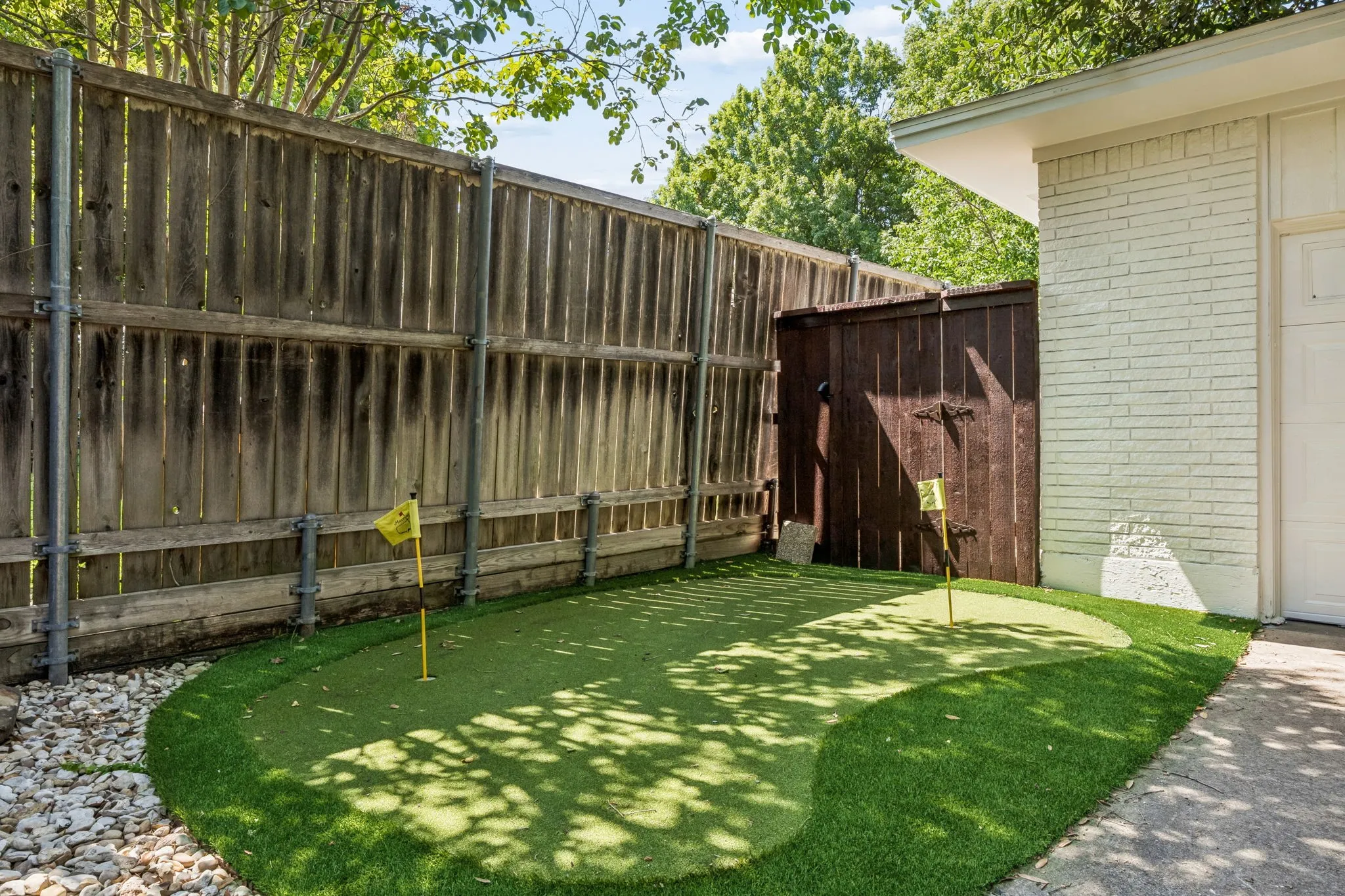 Single Family Residence For Sale in Dallas County , 9946 Vistadale Drive, Dallas, Texas 75238, 4 Bedroom, 3 Bathroom, 2 Garage spaces, 2,286 Sqft, built in 1966, mls#21382280, Real Estate Agent in Dallas, Homes For Sale in Dallas county, Homes For Sale in Dallas, Realtor in Dallas Texas, Real Estate Brokerage Independent Realty Texas, Luminita Cordes Realtor