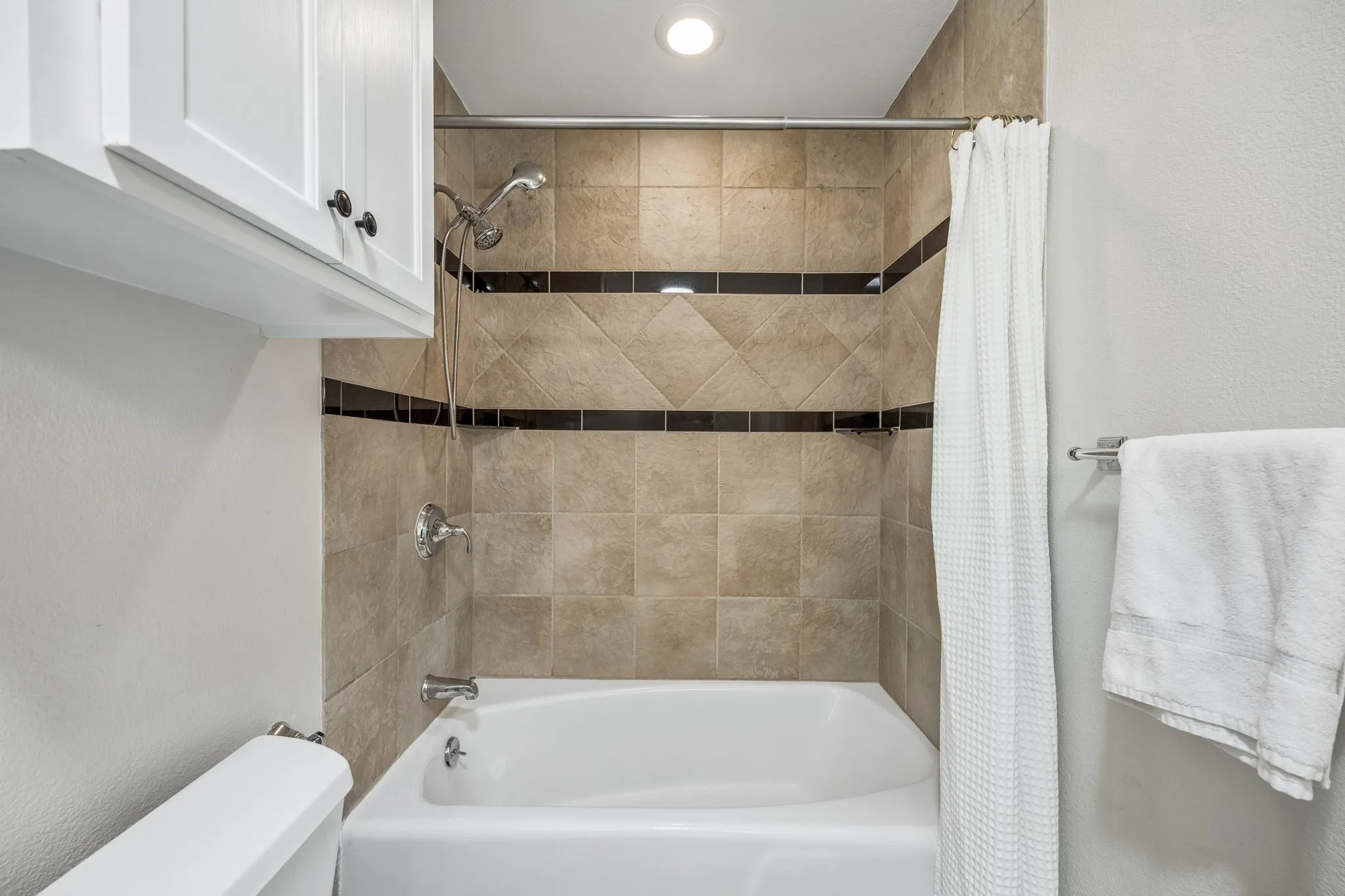 Single Family Residence For Sale in Dallas County , 9946 Vistadale Drive, Dallas, Texas 75238, 4 Bedroom, 3 Bathroom, 2 Garage spaces, 2,286 Sqft, built in 1966, mls#21382280, Real Estate Agent in Dallas, Homes For Sale in Dallas county, Homes For Sale in Dallas, Realtor in Dallas Texas, Real Estate Brokerage Independent Realty Texas, Luminita Cordes Realtor