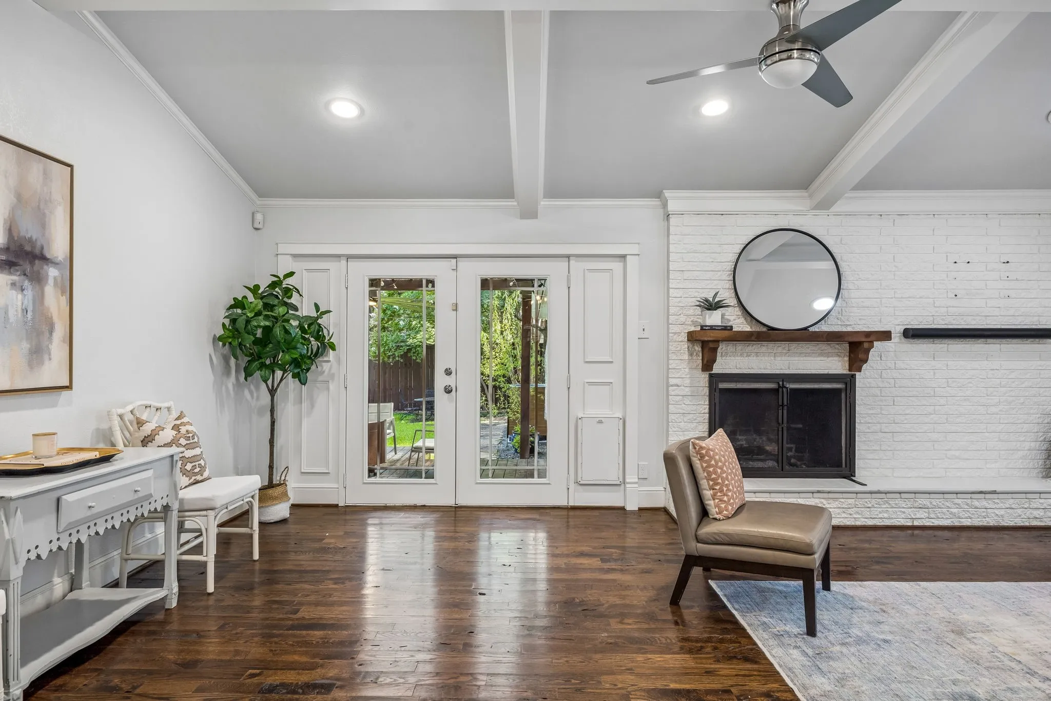 Single Family Residence For Sale in Dallas County , 9946 Vistadale Drive, Dallas, Texas 75238, 4 Bedroom, 3 Bathroom, 2 Garage spaces, 2,286 Sqft, built in 1966, mls#21382280, Real Estate Agent in Dallas, Homes For Sale in Dallas county, Homes For Sale in Dallas, Realtor in Dallas Texas, Real Estate Brokerage Independent Realty Texas, Luminita Cordes Realtor
