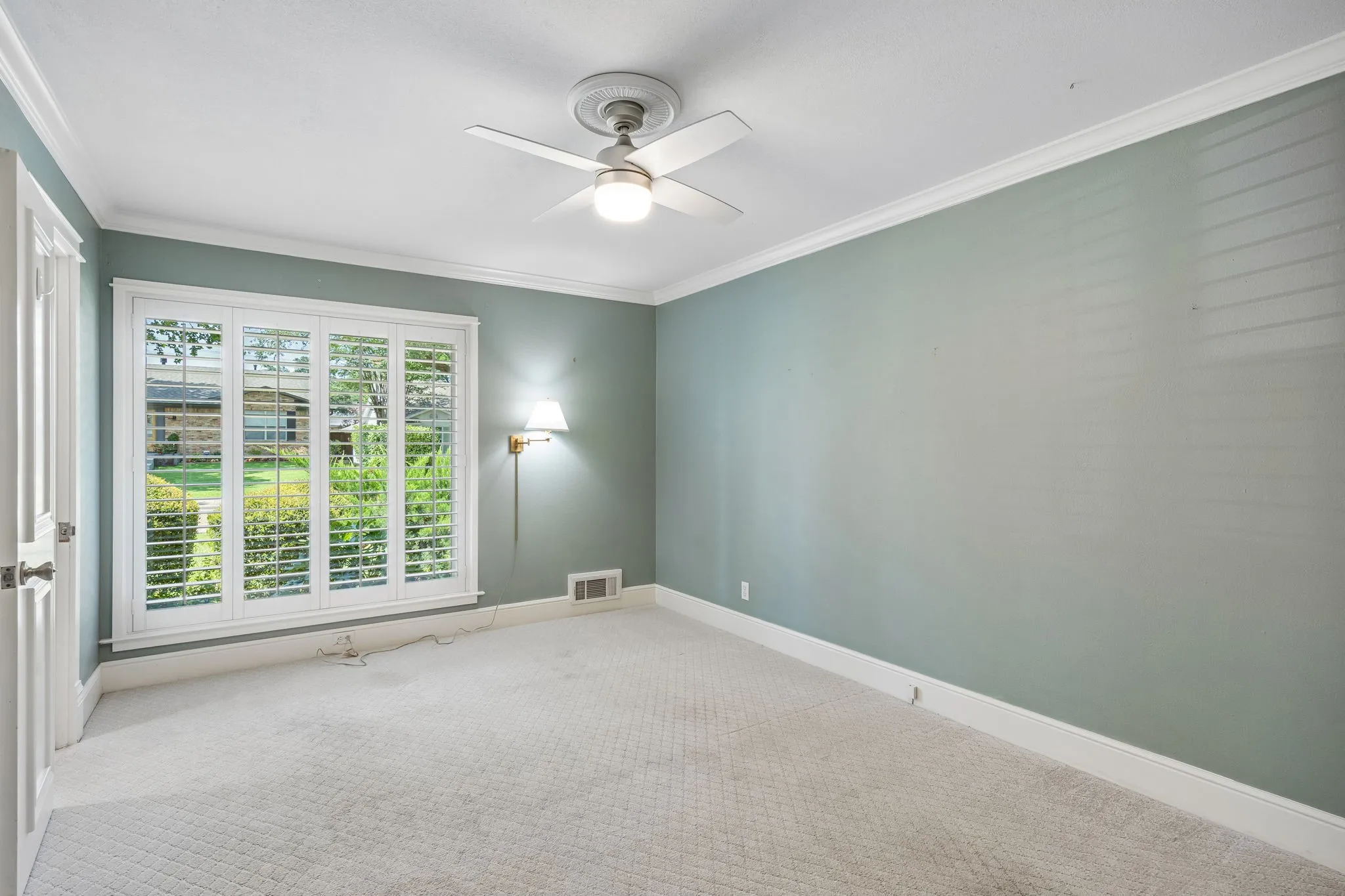 Single Family Residence For Sale in Dallas County , 9946 Vistadale Drive, Dallas, Texas 75238, 4 Bedroom, 3 Bathroom, 2 Garage spaces, 2,286 Sqft, built in 1966, mls#21382280, Real Estate Agent in Dallas, Homes For Sale in Dallas county, Homes For Sale in Dallas, Realtor in Dallas Texas, Real Estate Brokerage Independent Realty Texas, Luminita Cordes Realtor