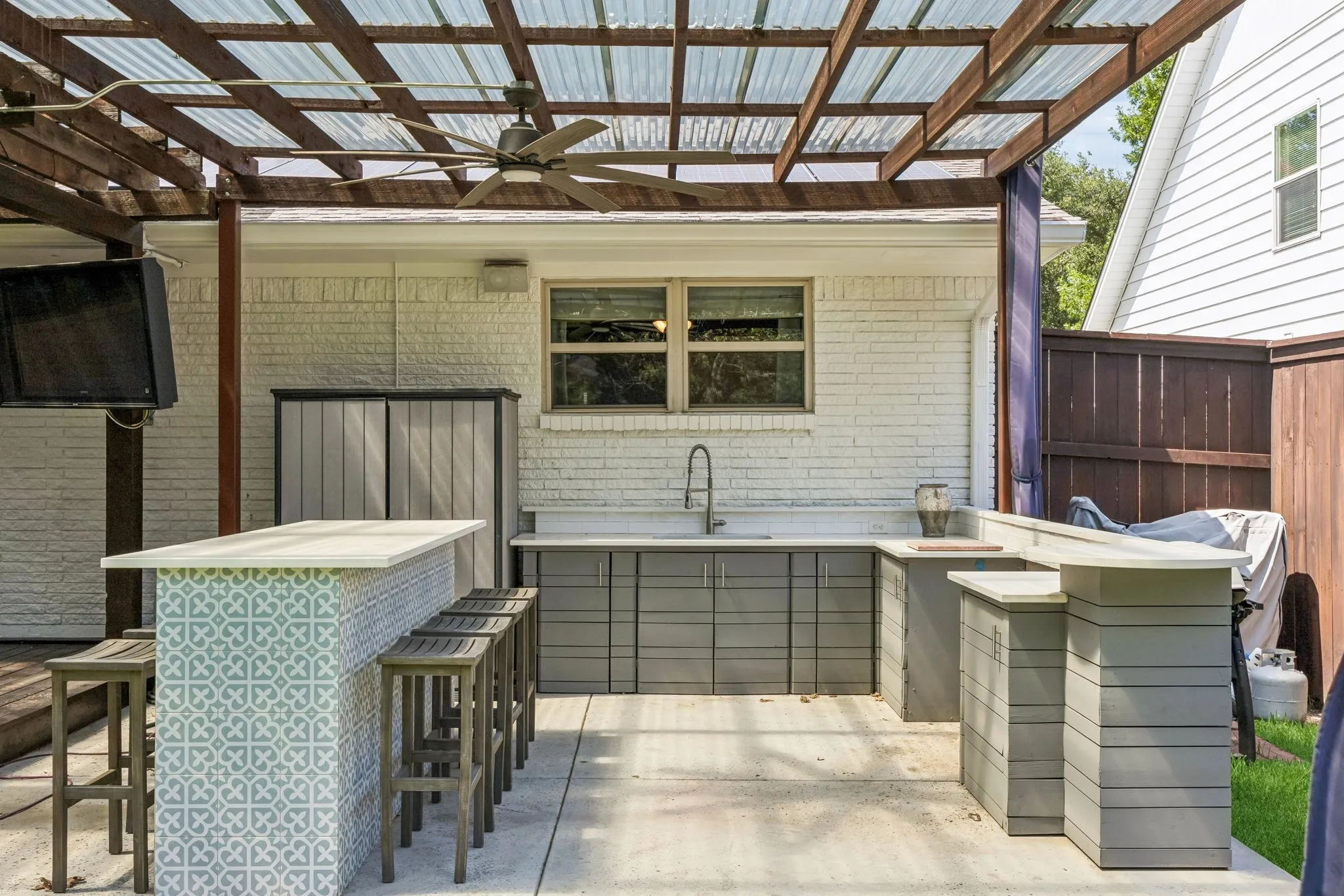 Single Family Residence For Sale in Dallas County , 9946 Vistadale Drive, Dallas, Texas 75238, 4 Bedroom, 3 Bathroom, 2 Garage spaces, 2,286 Sqft, built in 1966, mls#21382280, Real Estate Agent in Dallas, Homes For Sale in Dallas county, Homes For Sale in Dallas, Realtor in Dallas Texas, Real Estate Brokerage Independent Realty Texas, Luminita Cordes Realtor