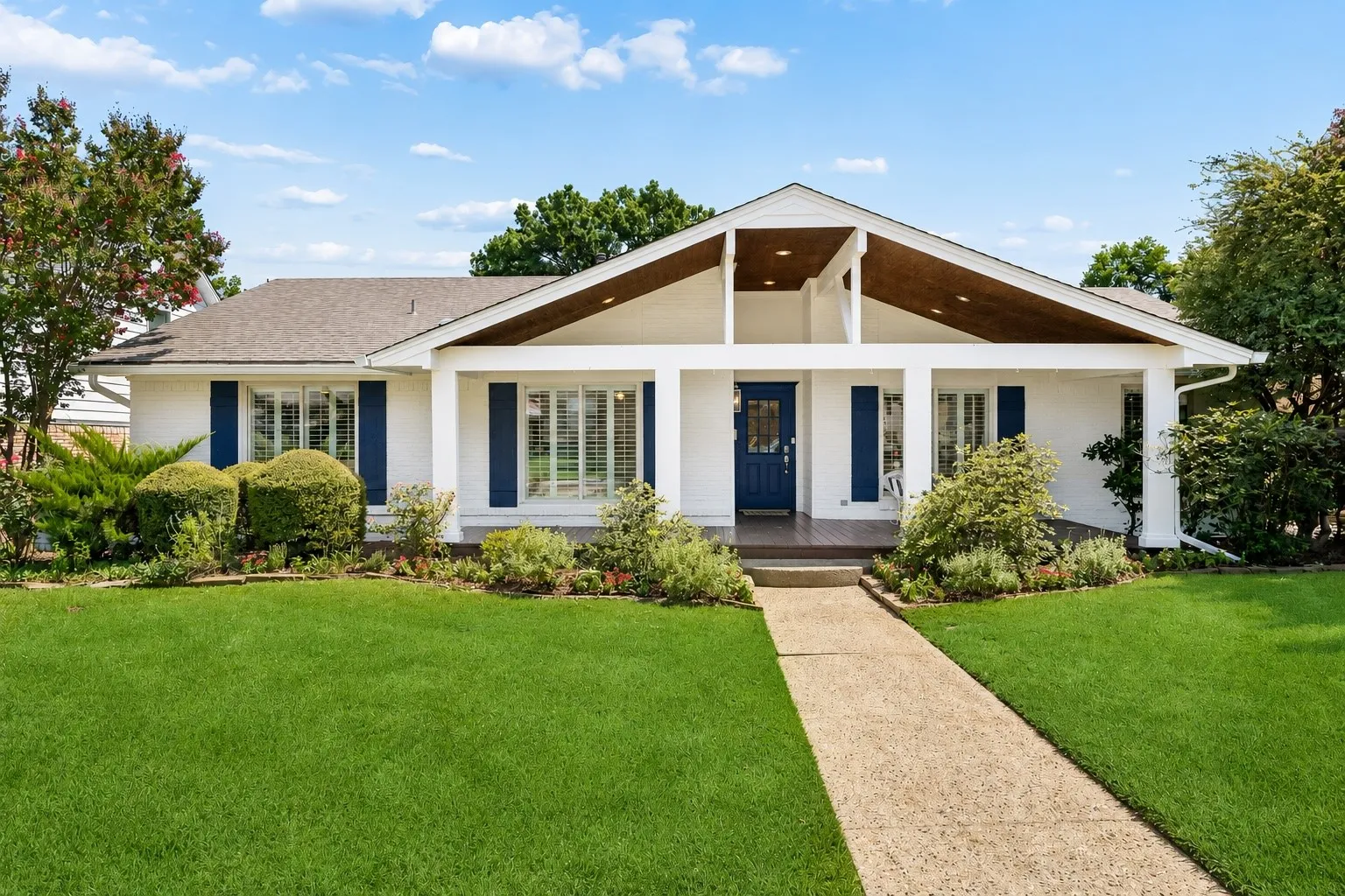 Single Family Residence For Sale in Dallas County , 9946 Vistadale Drive, Dallas, Texas 75238, 4 Bedroom, 3 Bathroom, 2 Garage spaces, 2,286 Sqft, built in 1966, mls#21382280, Real Estate Agent in Dallas, Homes For Sale in Dallas county, Homes For Sale in Dallas, Realtor in Dallas Texas, Real Estate Brokerage Independent Realty Texas, Luminita Cordes Realtor