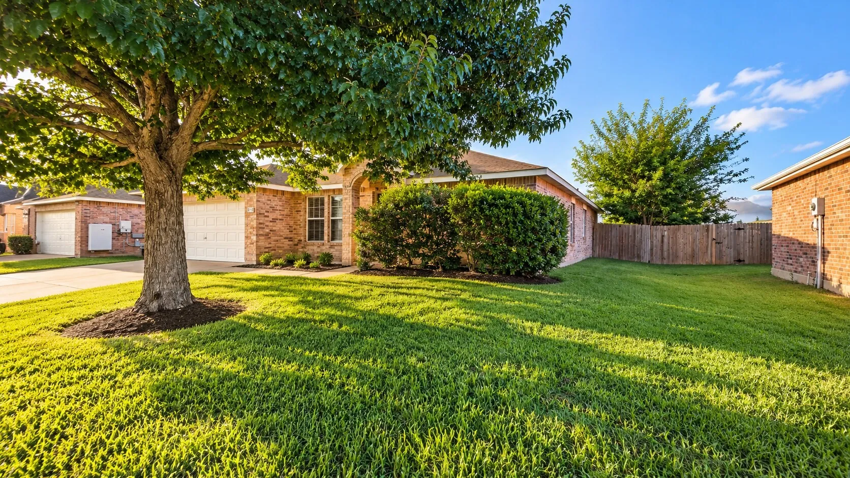 Single Family Residence For Sale in Tarrant County , 613 Redwing Drive, Saginaw, Texas 76131, 3 Bedroom, 2 Bathroom, 2 Garage spaces, 2,032 Sqft, built in 2006, mls#21382438, Real Estate Agent in Saginaw, Homes For Sale in Tarrant county, Homes For Sale in Saginaw, Realtor in Saginaw Texas, Real Estate Brokerage Independent Realty Texas, Luminita Cordes Realtor