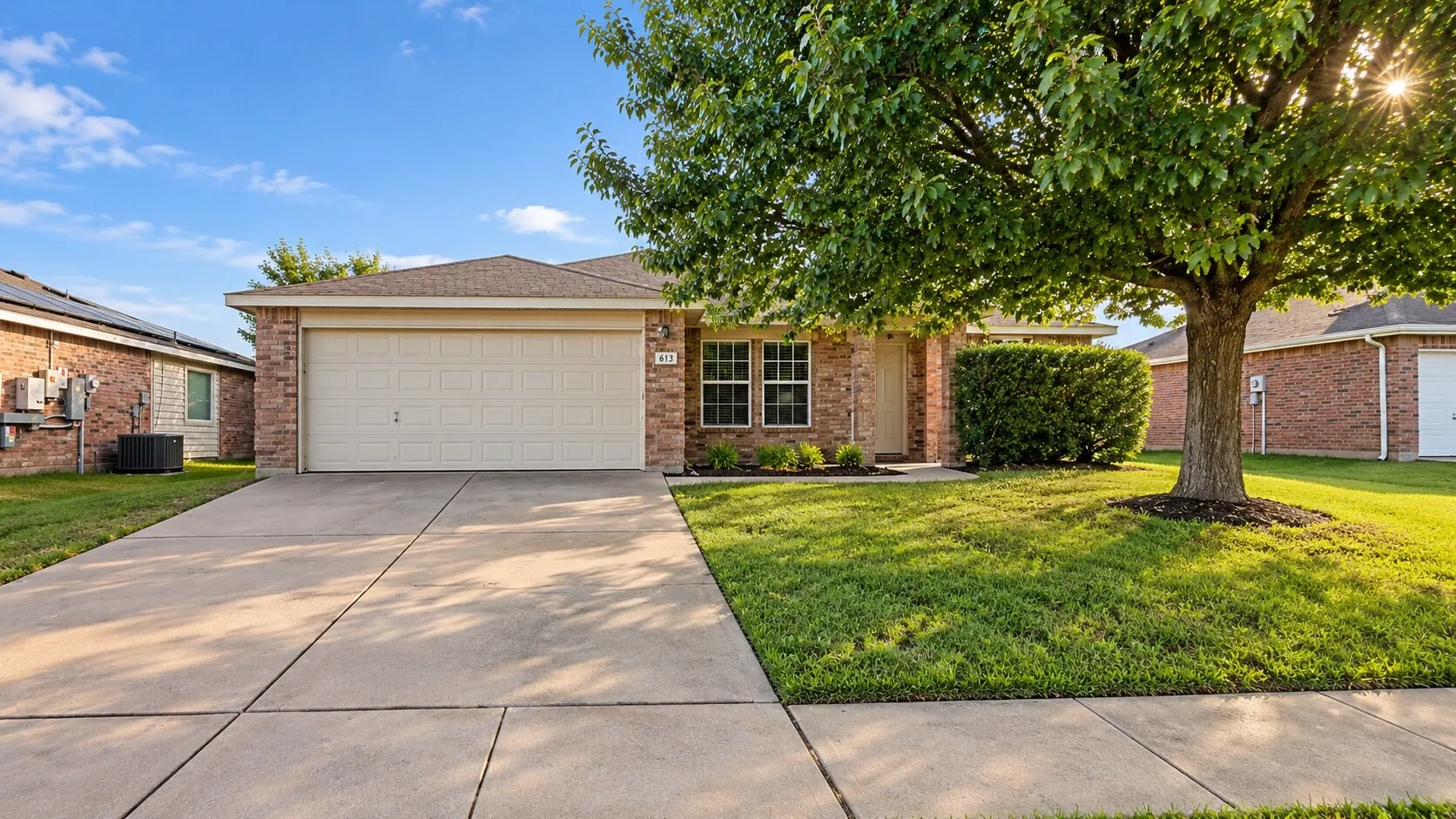 Single Family Residence For Sale in Tarrant County , 613 Redwing Drive, Saginaw, Texas 76131, 3 Bedroom, 2 Bathroom, 2 Garage spaces, 2,032 Sqft, built in 2006, mls#21382438, Real Estate Agent in Saginaw, Homes For Sale in Tarrant county, Homes For Sale in Saginaw, Realtor in Saginaw Texas, Real Estate Brokerage Independent Realty Texas, Luminita Cordes Realtor