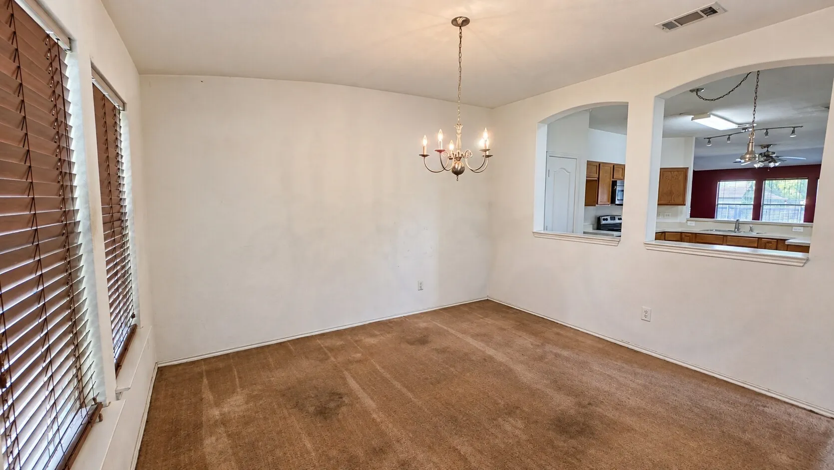 Single Family Residence For Sale in Tarrant County , 613 Redwing Drive, Saginaw, Texas 76131, 3 Bedroom, 2 Bathroom, 2 Garage spaces, 2,032 Sqft, built in 2006, mls#21382438, Real Estate Agent in Saginaw, Homes For Sale in Tarrant county, Homes For Sale in Saginaw, Realtor in Saginaw Texas, Real Estate Brokerage Independent Realty Texas, Luminita Cordes Realtor