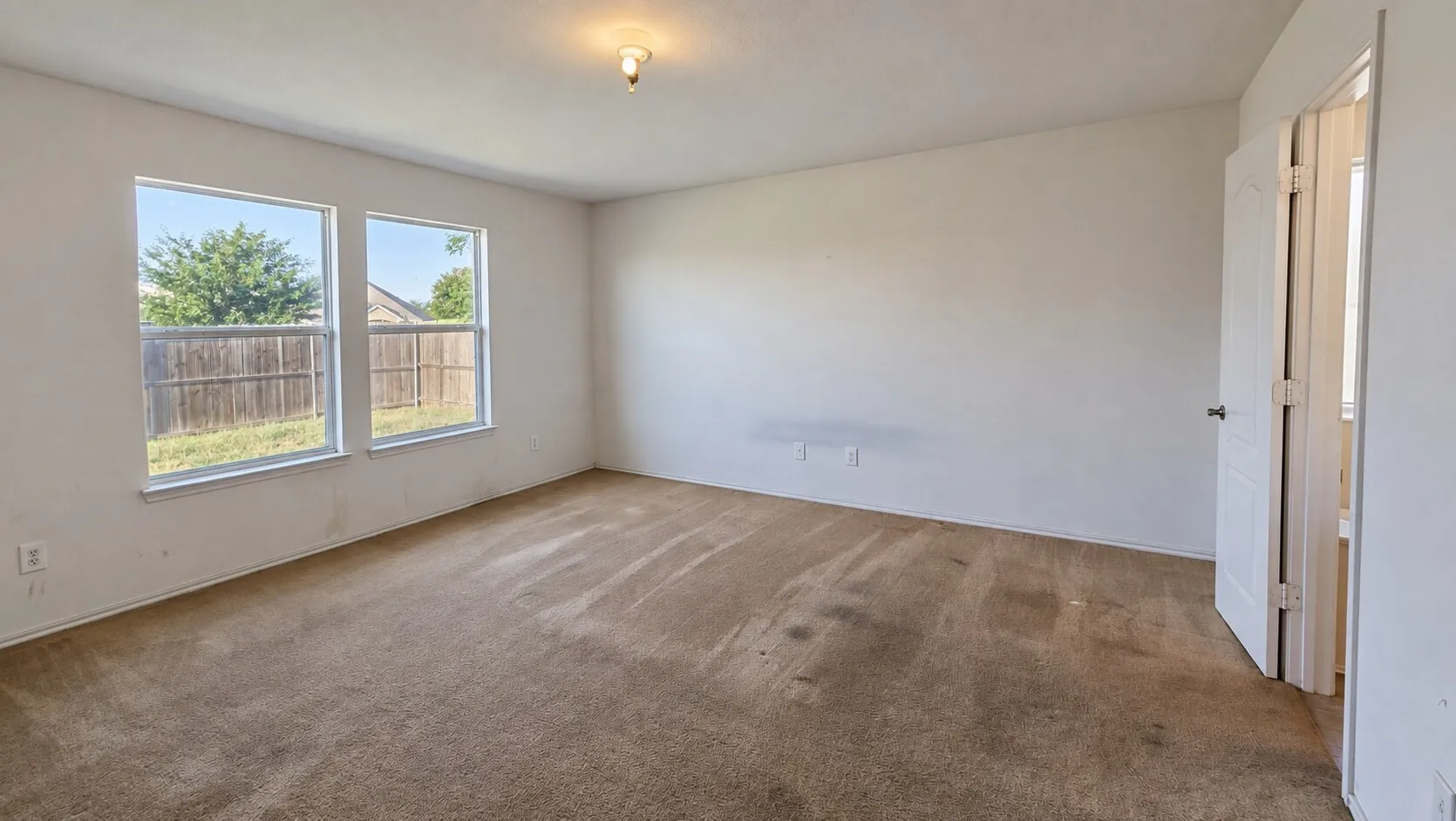 Single Family Residence For Sale in Tarrant County , 613 Redwing Drive, Saginaw, Texas 76131, 3 Bedroom, 2 Bathroom, 2 Garage spaces, 2,032 Sqft, built in 2006, mls#21382438, Real Estate Agent in Saginaw, Homes For Sale in Tarrant county, Homes For Sale in Saginaw, Realtor in Saginaw Texas, Real Estate Brokerage Independent Realty Texas, Luminita Cordes Realtor