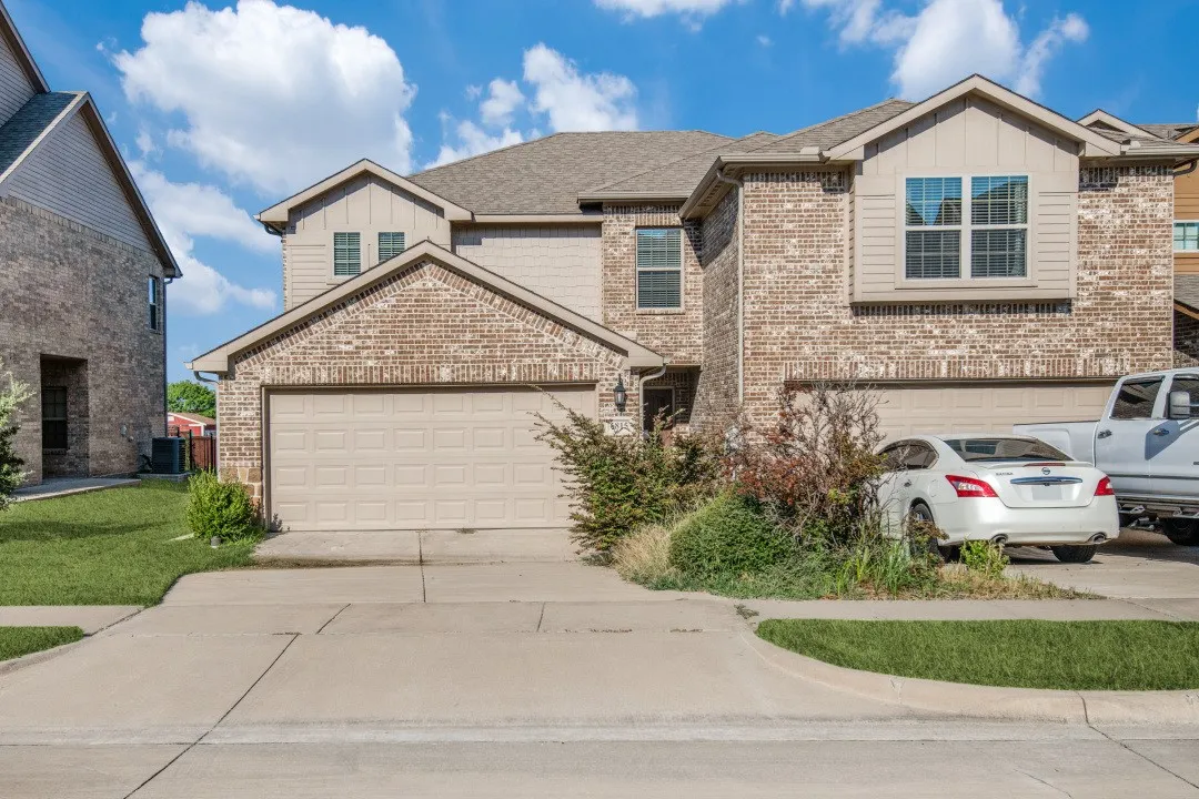 Townhouse For Rent in Hunt County , 6815 Jade Drive, Greenville, Texas 75402, 3 Bedroom, 3 Bathroom, 2 Garage spaces, 1,469 Sqft, built in 2019, mls#21384299, Real Estate Agent in Greenville, Homes For Rent in Hunt county, Homes For Rent in Greenville, Realtor in Greenville Texas, Real Estate Brokerage Independent Realty Texas, Luminita Cordes Realtor