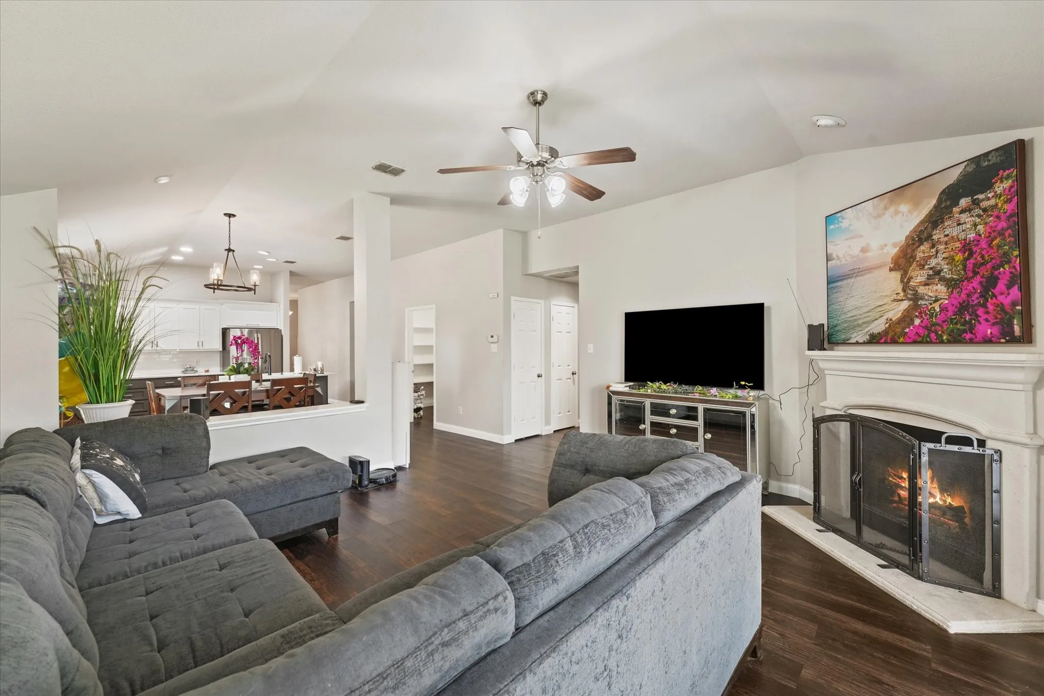 Single Family Residence For Sale in Tarrant County , 3271 Yeltes, Grand Prairie, Texas 75054, 4 Bedroom, 2 Bathroom, 2 Garage spaces, 2,070 Sqft, built in 2005, mls#21384702, Real Estate Agent in Grand Prairie, Homes For Sale in Tarrant county, Homes For Sale in Grand Prairie, Realtor in Grand Prairie Texas, Real Estate Brokerage Independent Realty Texas, Luminita Cordes Realtor