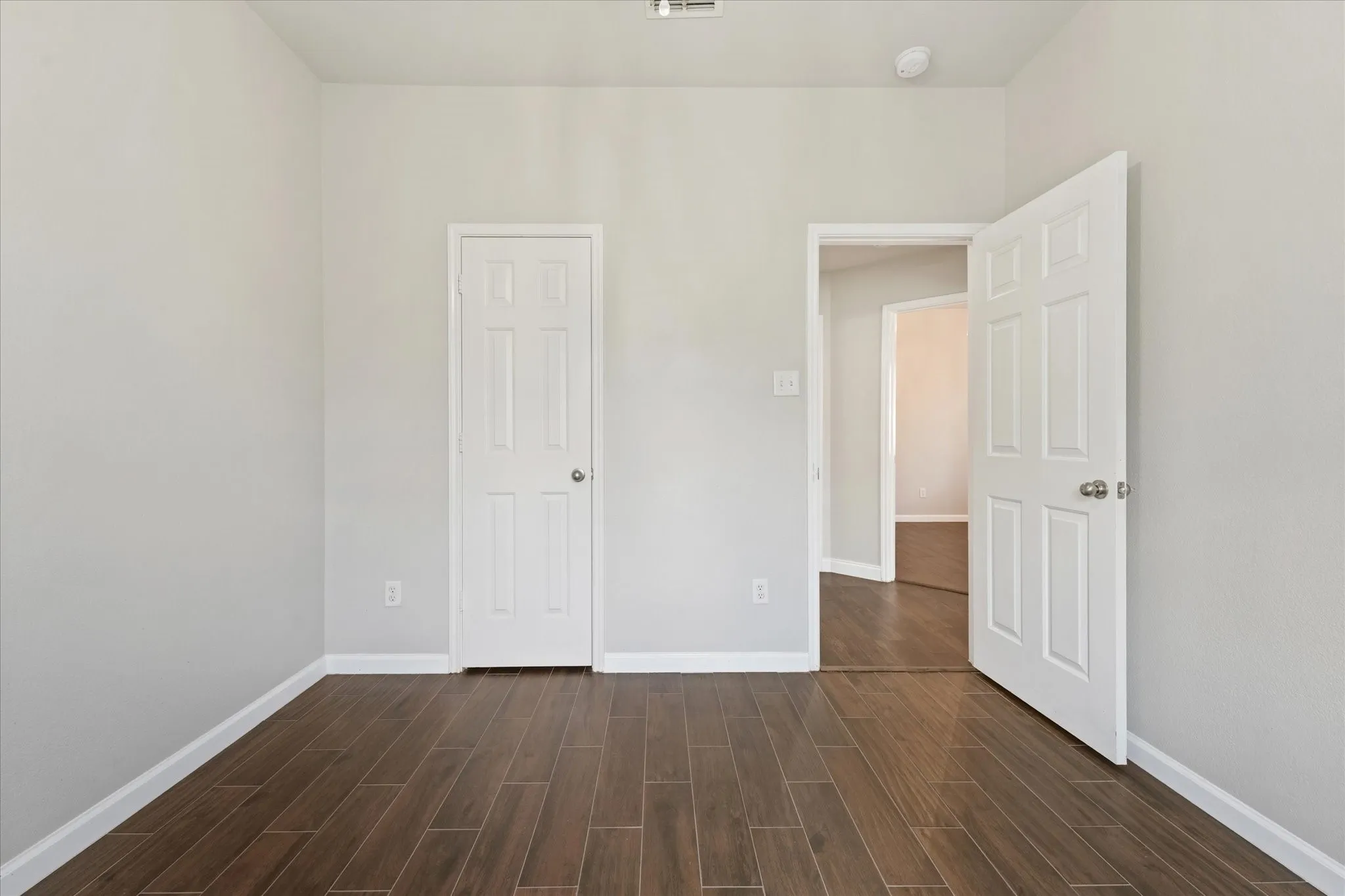 Single Family Residence For Sale in Tarrant County , 3271 Yeltes, Grand Prairie, Texas 75054, 4 Bedroom, 2 Bathroom, 2 Garage spaces, 2,070 Sqft, built in 2005, mls#21384702, Real Estate Agent in Grand Prairie, Homes For Sale in Tarrant county, Homes For Sale in Grand Prairie, Realtor in Grand Prairie Texas, Real Estate Brokerage Independent Realty Texas, Luminita Cordes Realtor