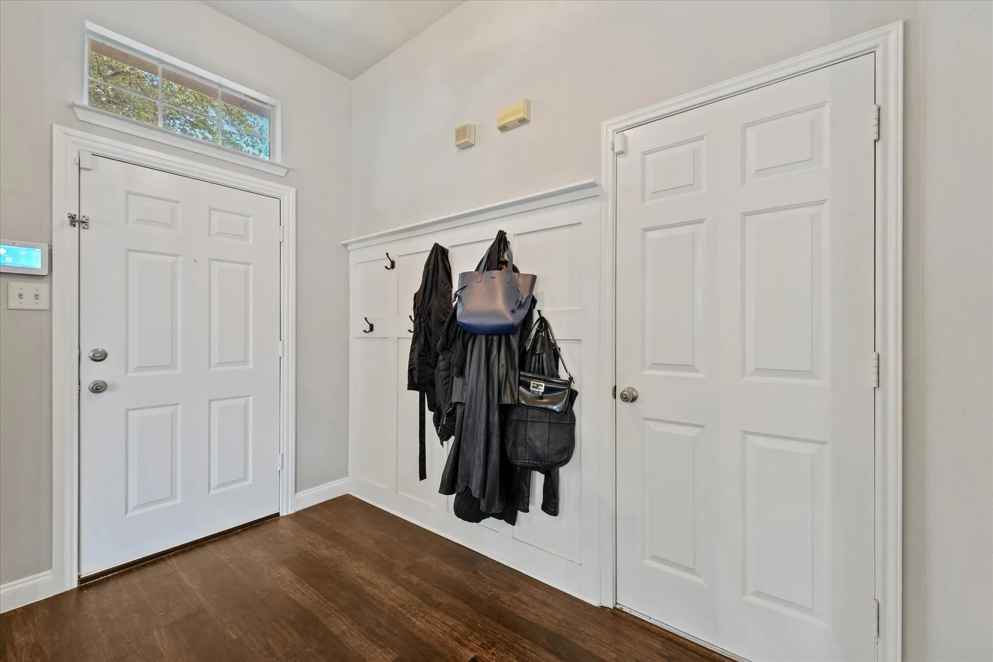 Single Family Residence For Sale in Tarrant County , 3271 Yeltes, Grand Prairie, Texas 75054, 4 Bedroom, 2 Bathroom, 2 Garage spaces, 2,070 Sqft, built in 2005, mls#21384702, Real Estate Agent in Grand Prairie, Homes For Sale in Tarrant county, Homes For Sale in Grand Prairie, Realtor in Grand Prairie Texas, Real Estate Brokerage Independent Realty Texas, Luminita Cordes Realtor